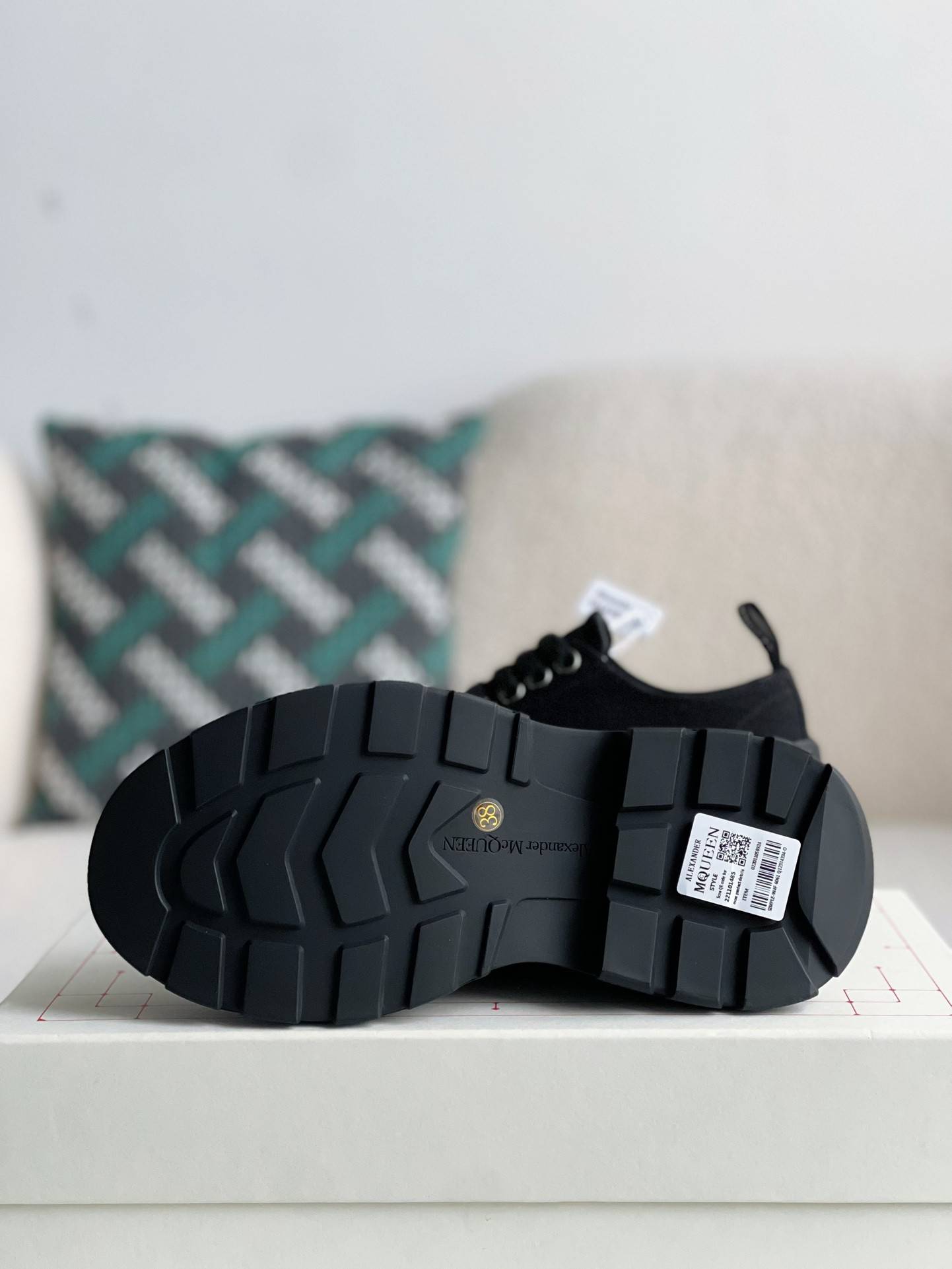 A1exa*der Mcqv*en  Sneakers