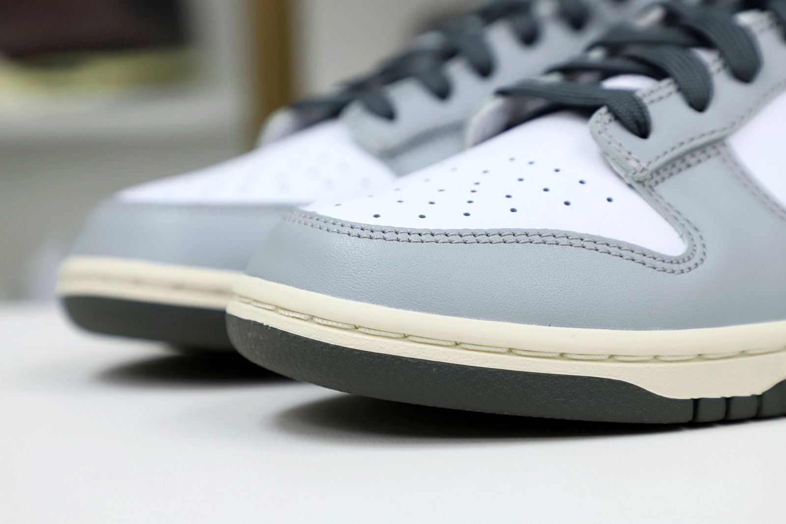 Nike Dunk Low  Light Smoke Grey