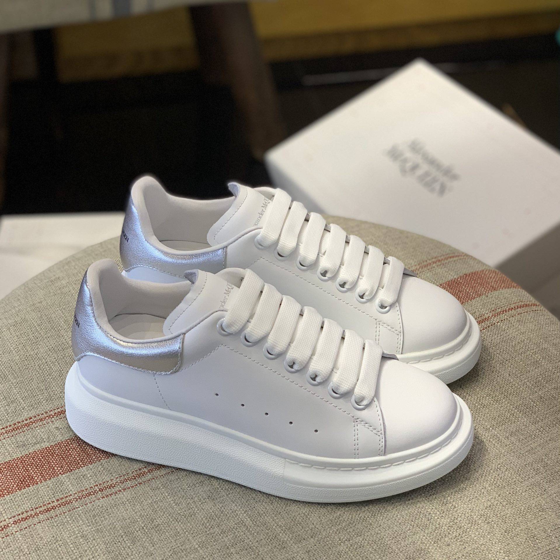 A1exa*der Mcqv*en MQ siL*Very cowhide tail Sneakers