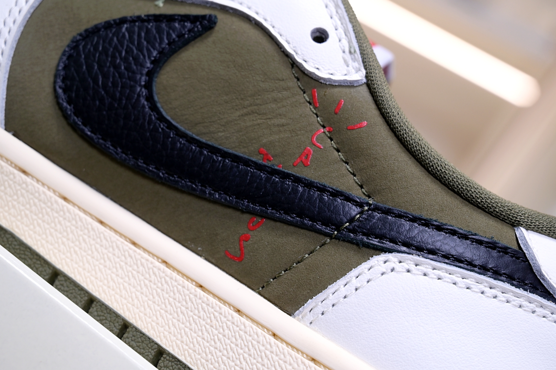 Travis Scott x Jordan Air Jordan 1 Low OG “Medium Olive”