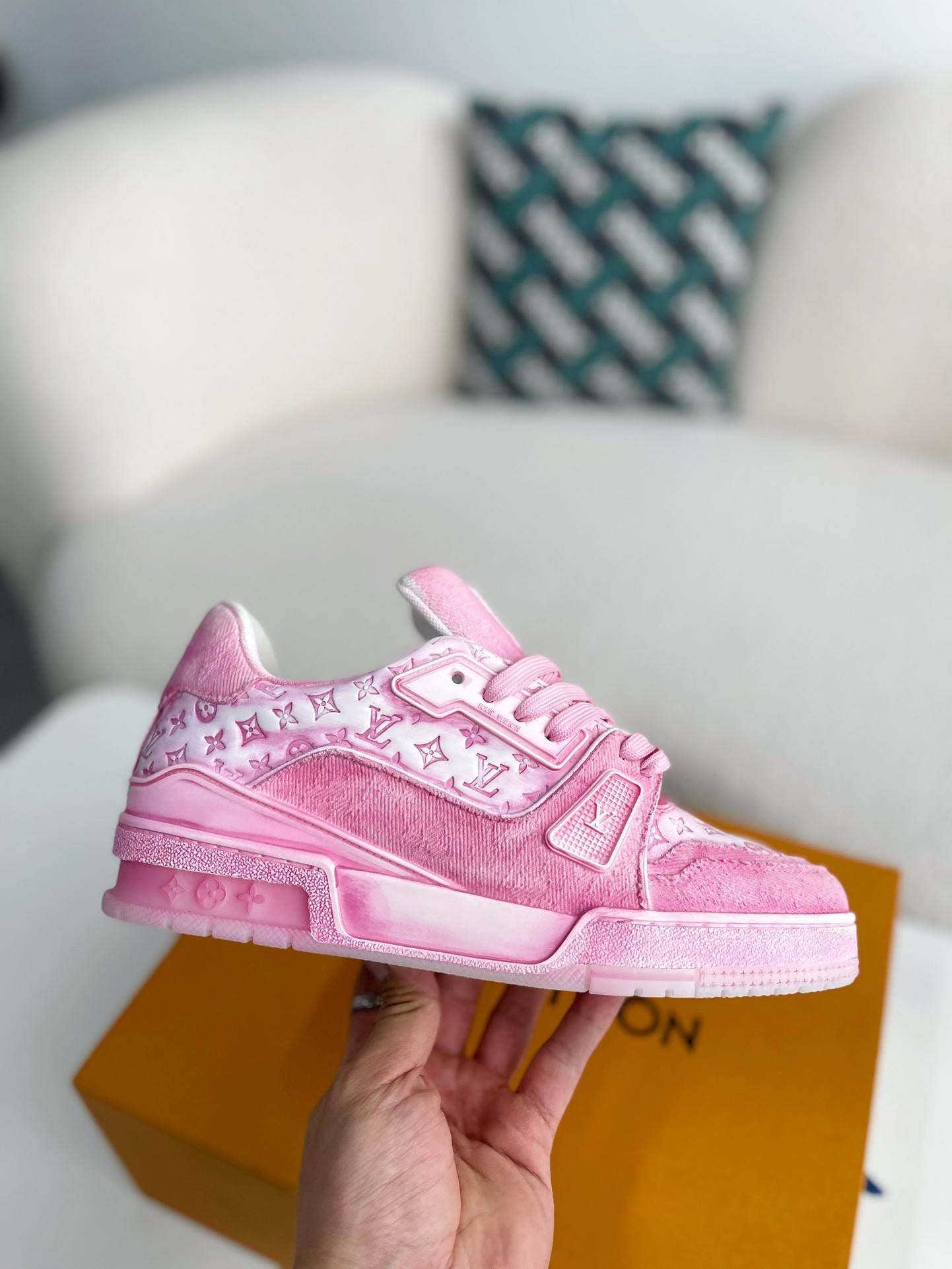 L*V TRAINER SNEAKERS