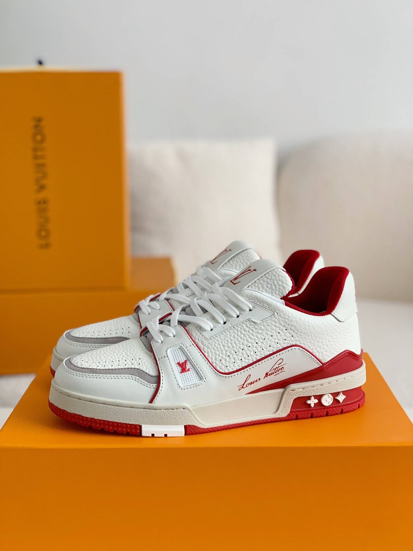 L*V TRAINER Sneakers