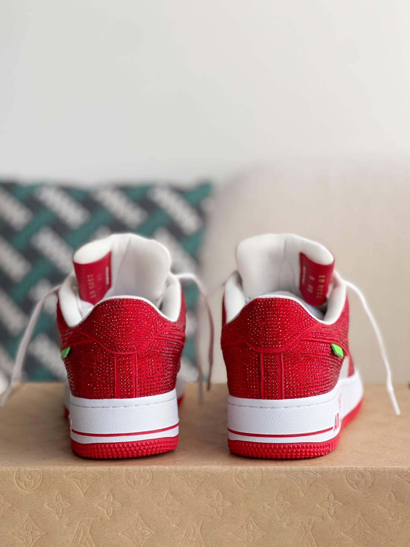 L*V × NIKE AIR FORCE 1 SNEAKER