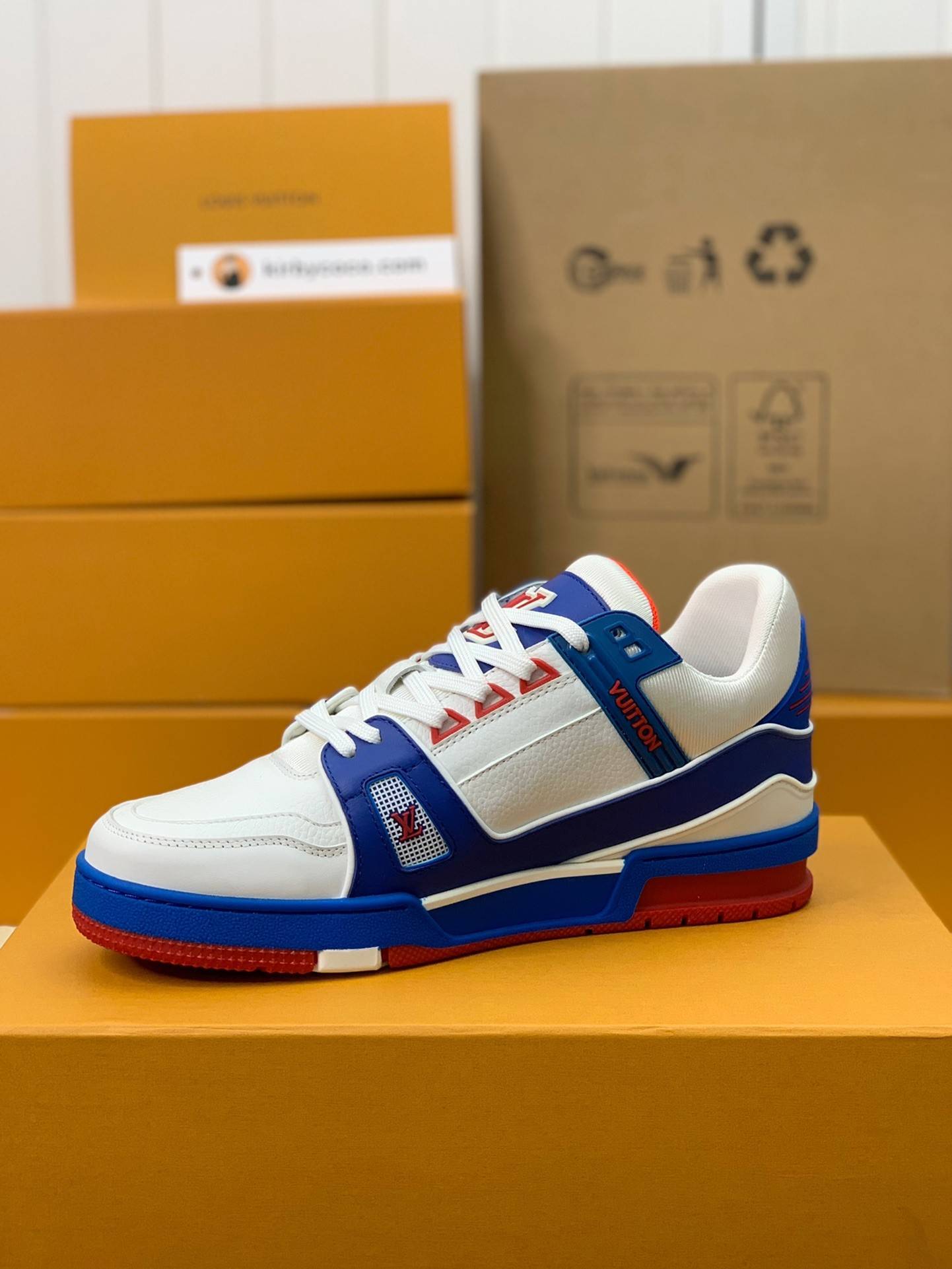 L*V TRAINER Sneakers