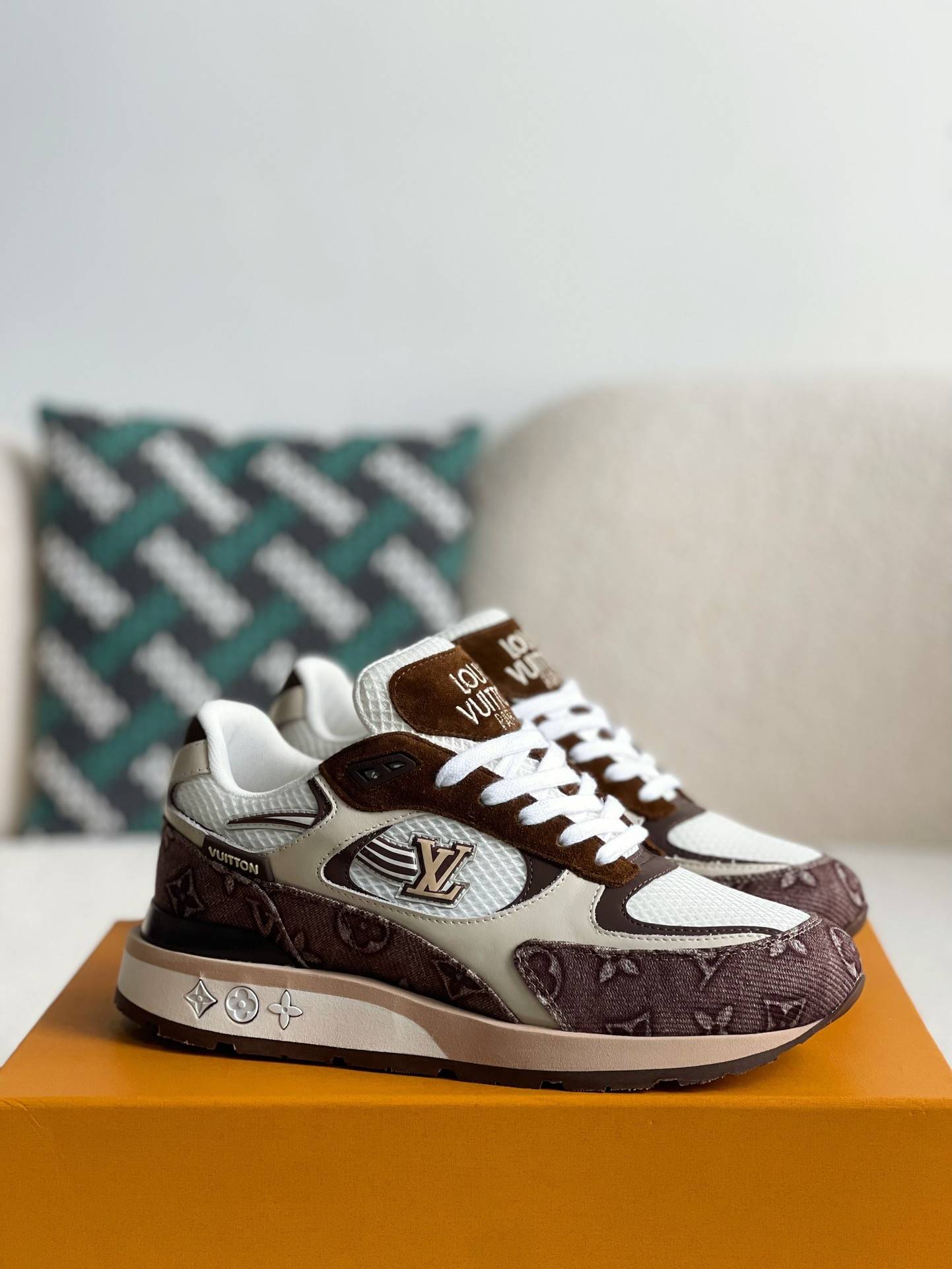 L*V Low-top running shoes