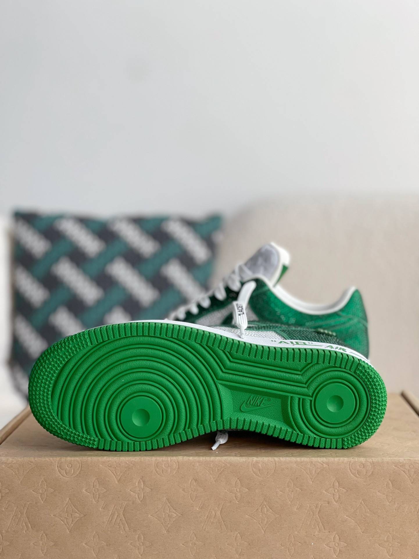 L*V × NIKE AIR FORCE 1 SNEAKER