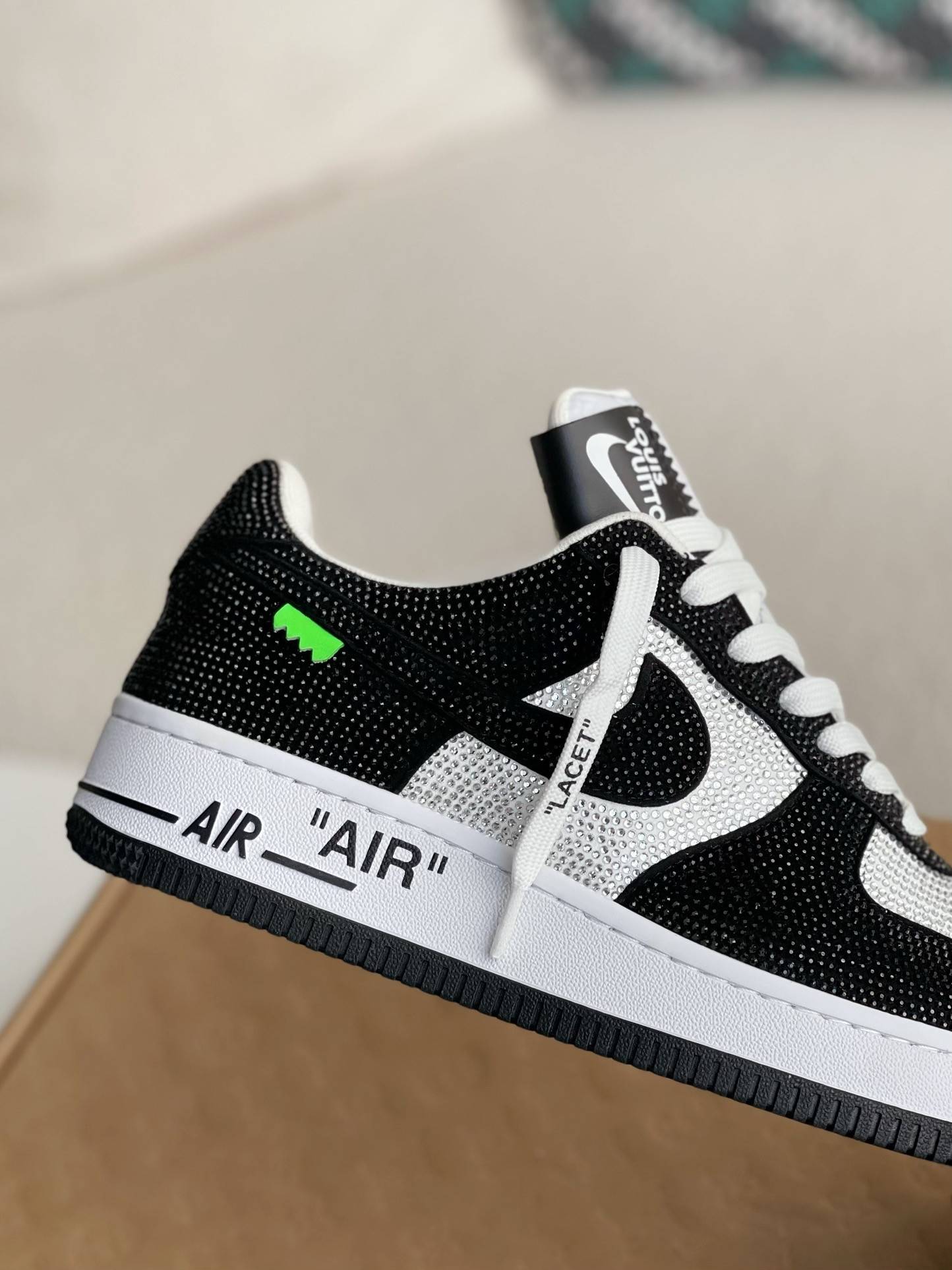 L*V × NIKE AIR FORCE 1 SNEAKER