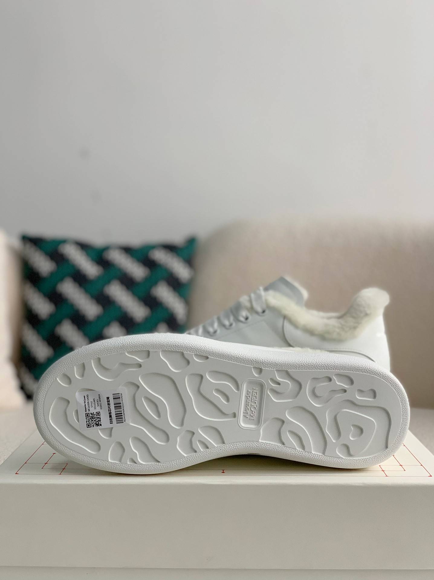 A1exa*der Mcqv*en  Sneakers