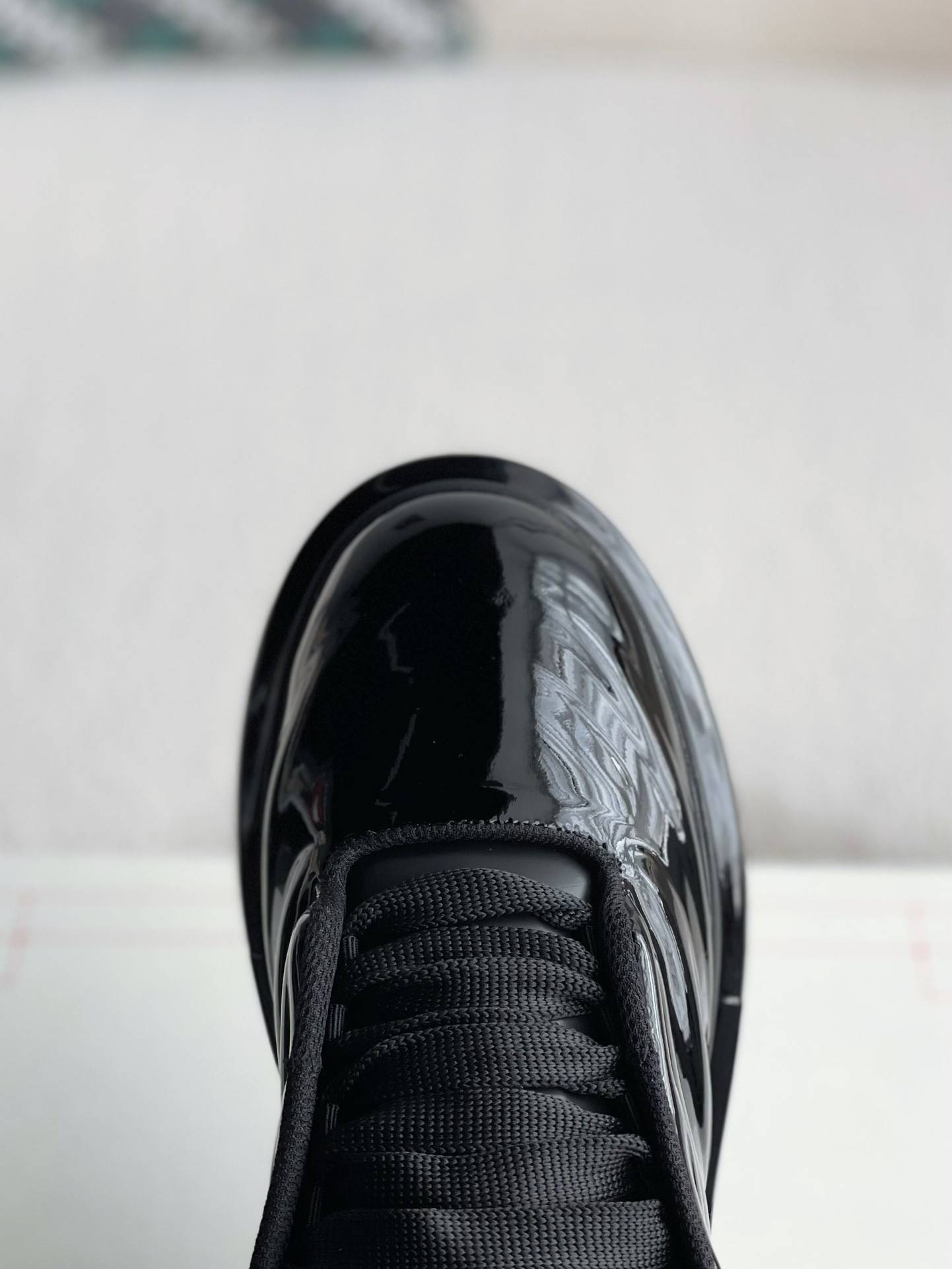 A1exa*der Mcqv*en MQ golden cowhide tail Air cushion bottom Sneakers