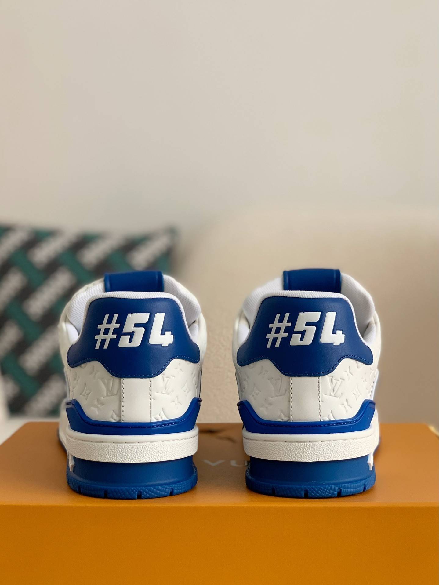 L*V TRAINER Sneakers