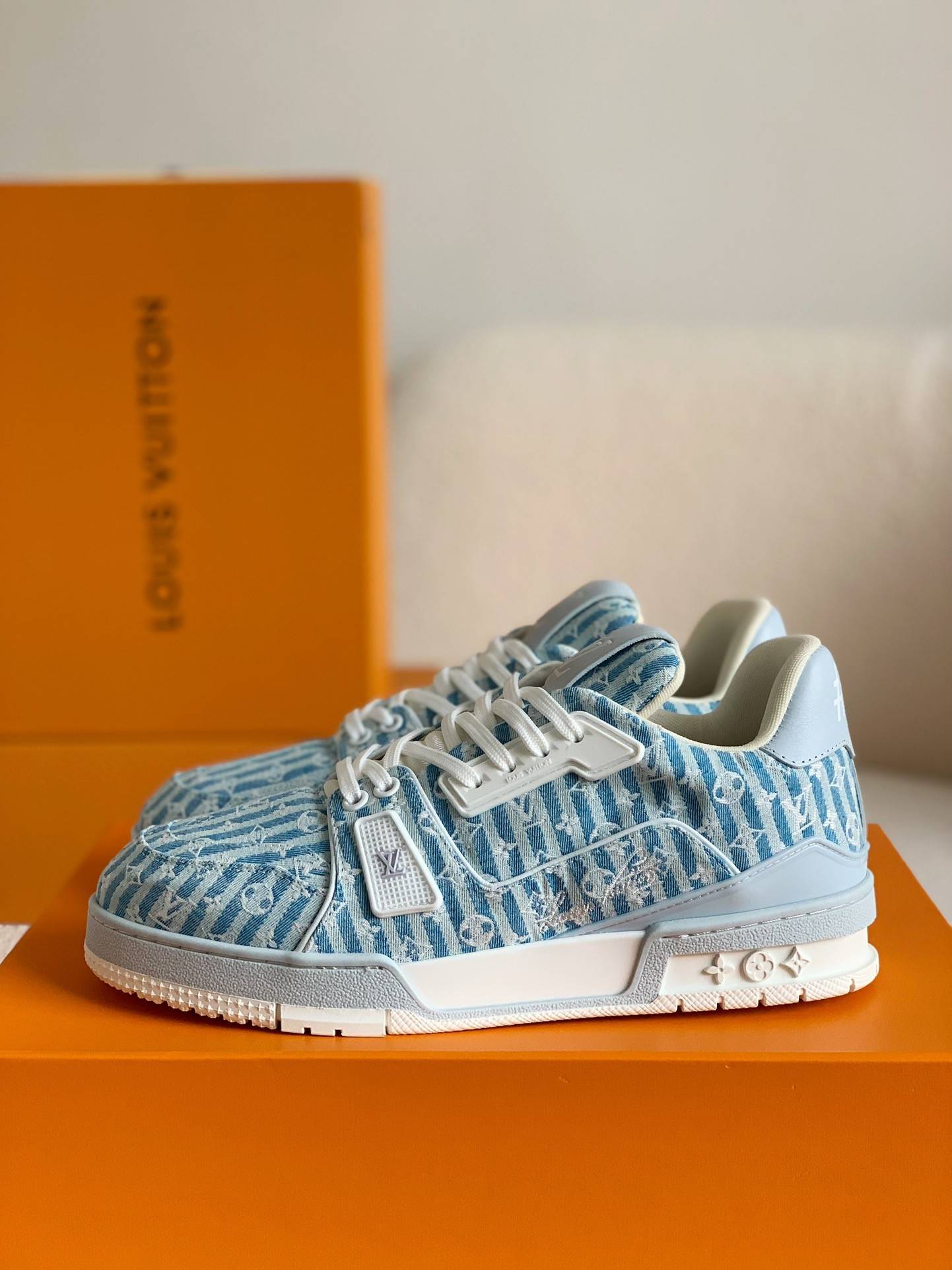 L*V TRAINER SNEAKERS