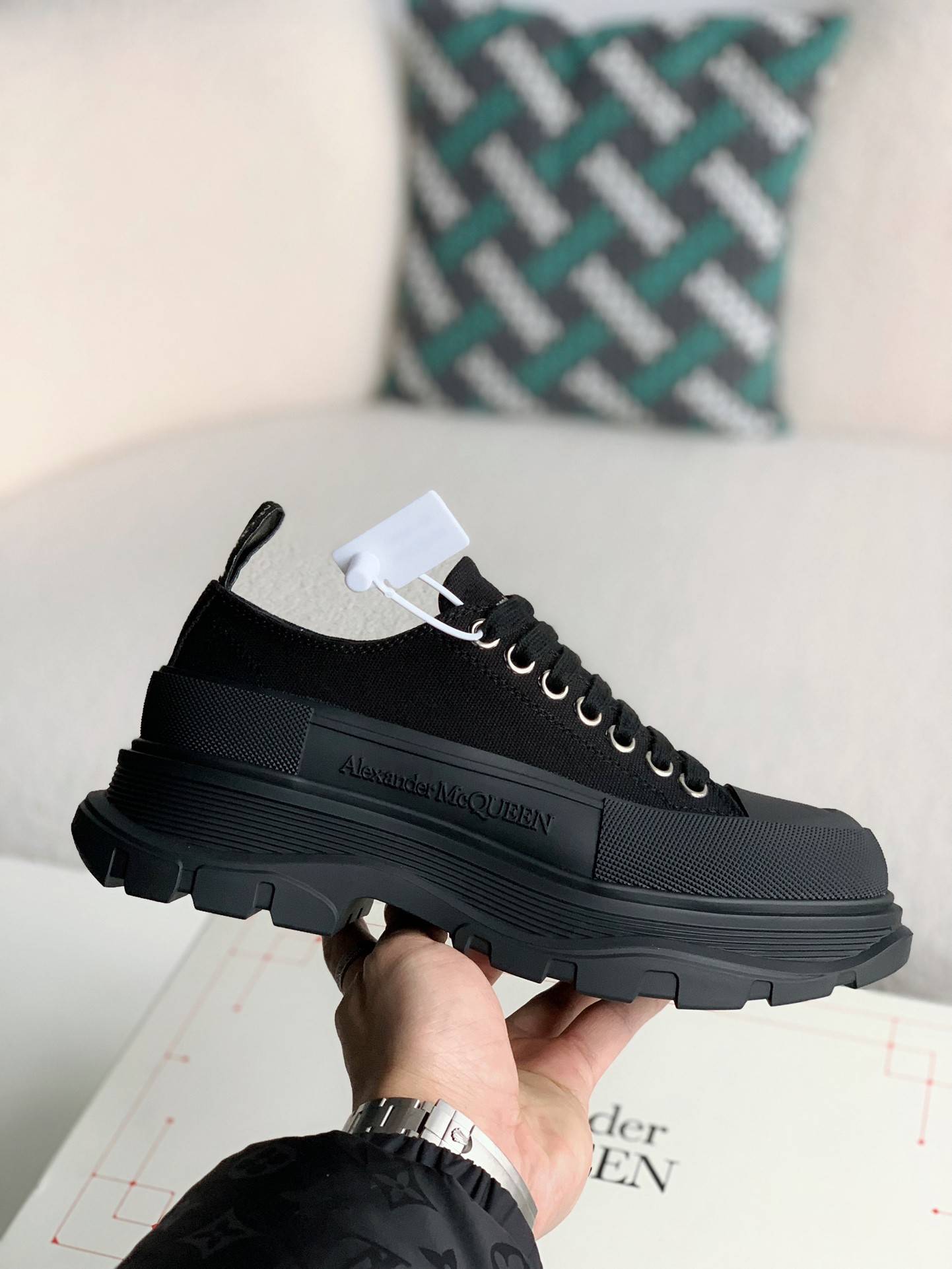 A1exa*der Mcqv*en  Sneakers