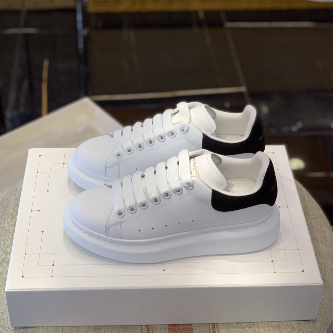 A1exa*der Mcqv*en MQ Black veL*Vet tail Sneakers