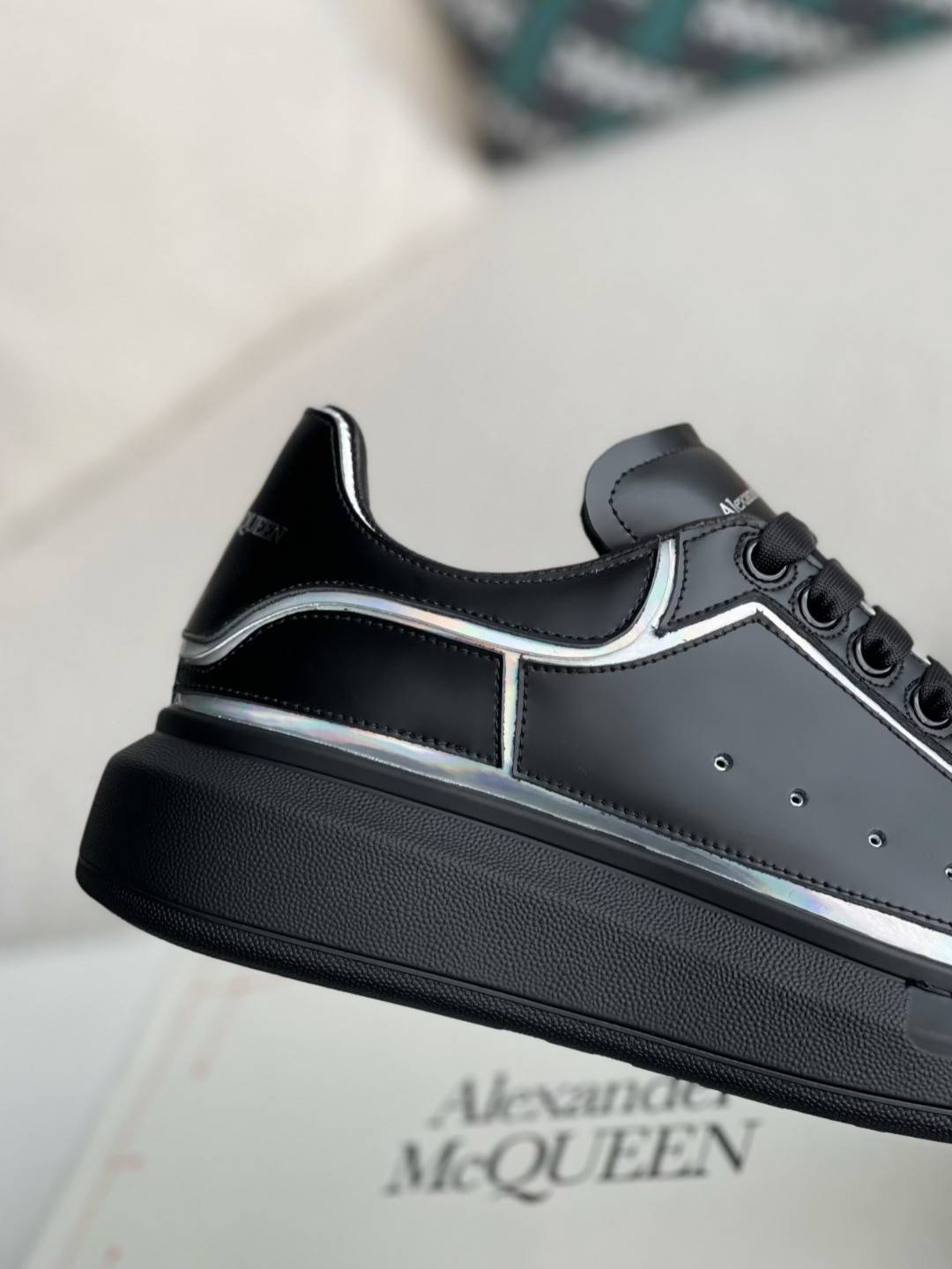 A1exa*der Mcqv*en MQ golden cowhide tail Air cushion bottom Sneakers