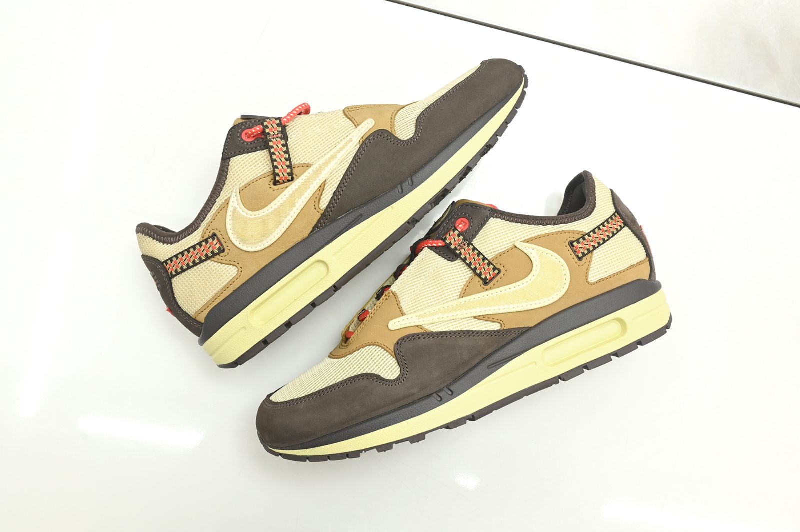 TRAVIS SCOTT NIKE AIR MAX 1 READY