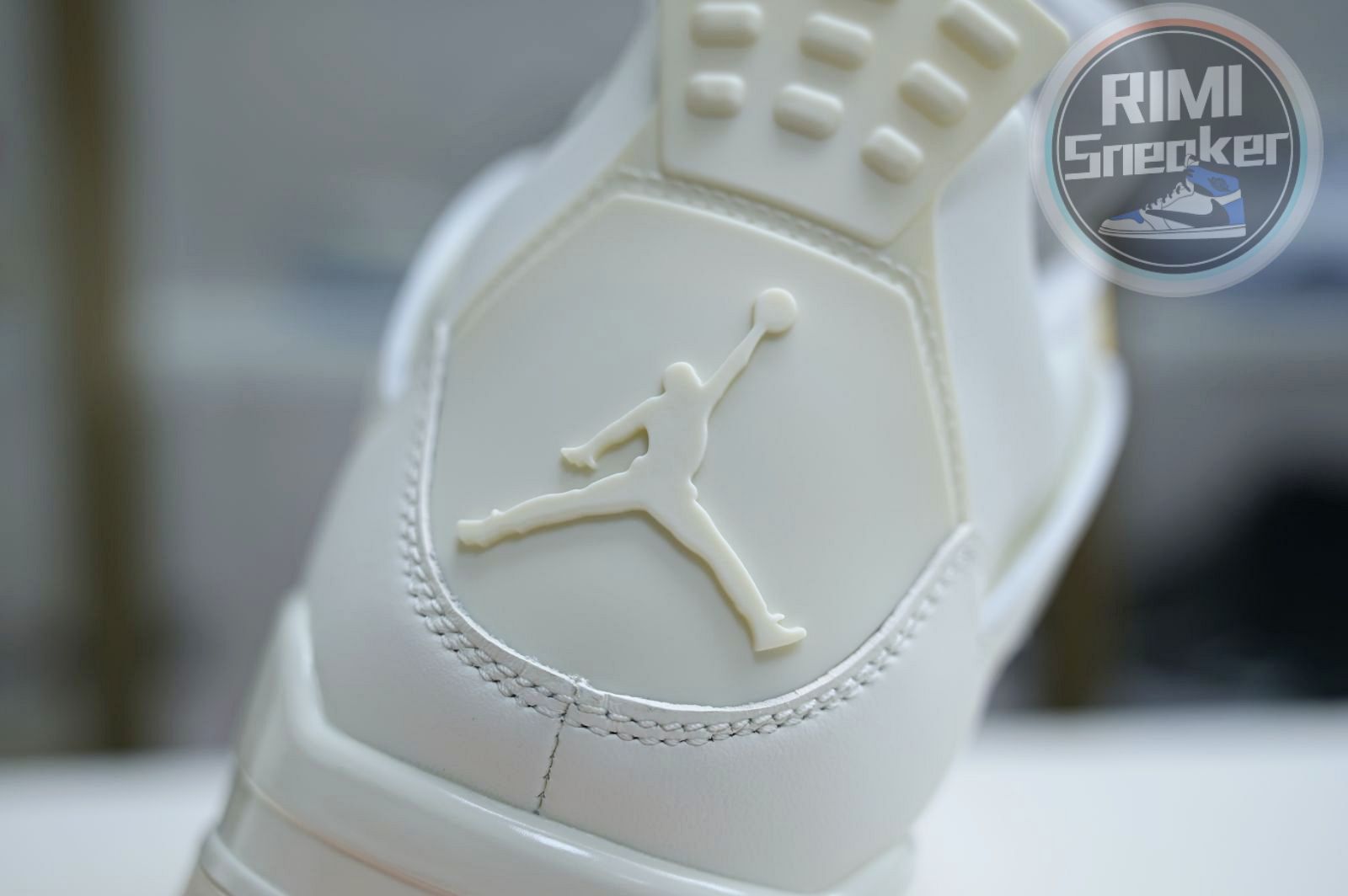 Jordan 4 Retro Metallic Gold (W)