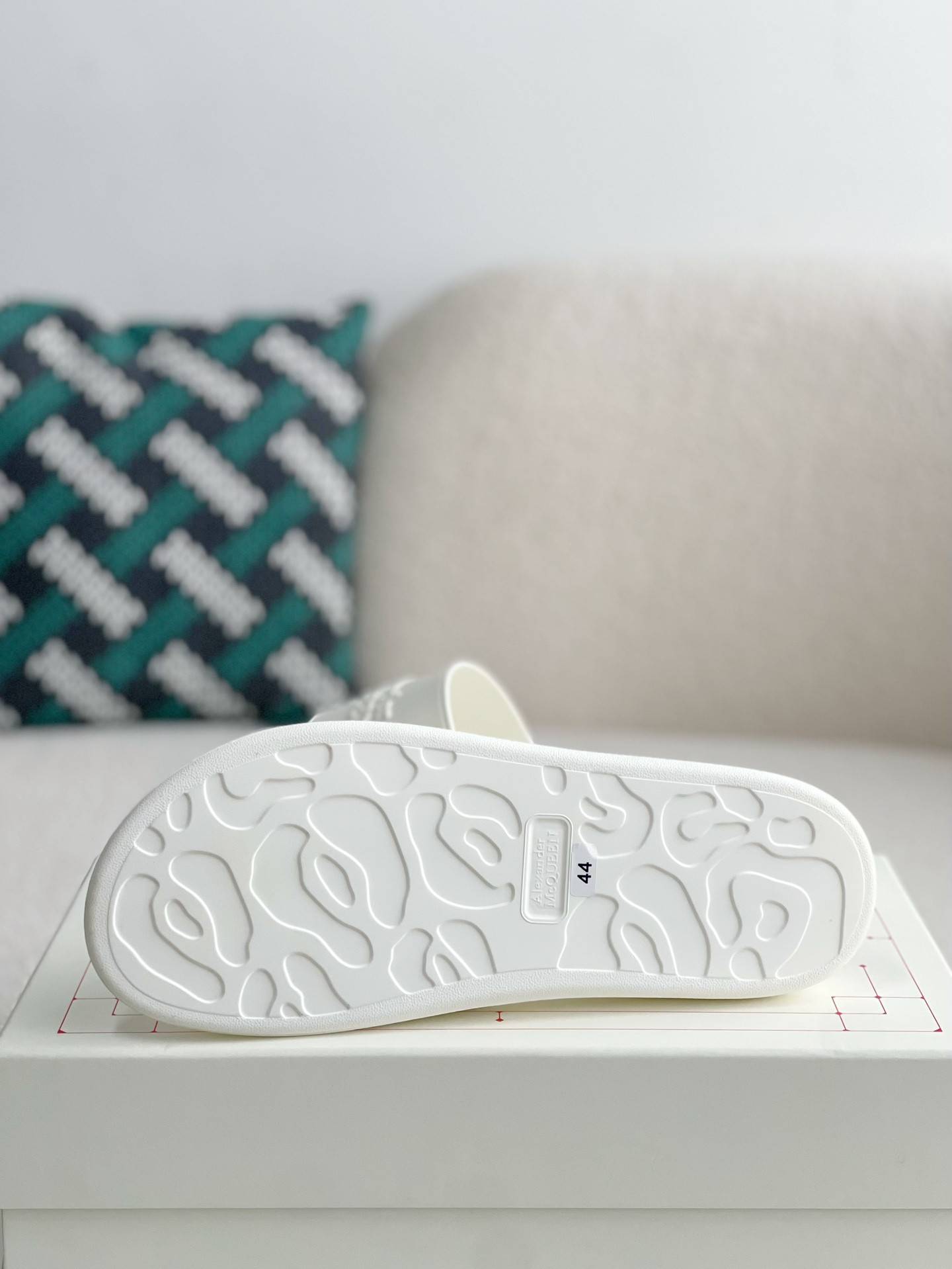 A1exa*der Mcqv*en Slippers