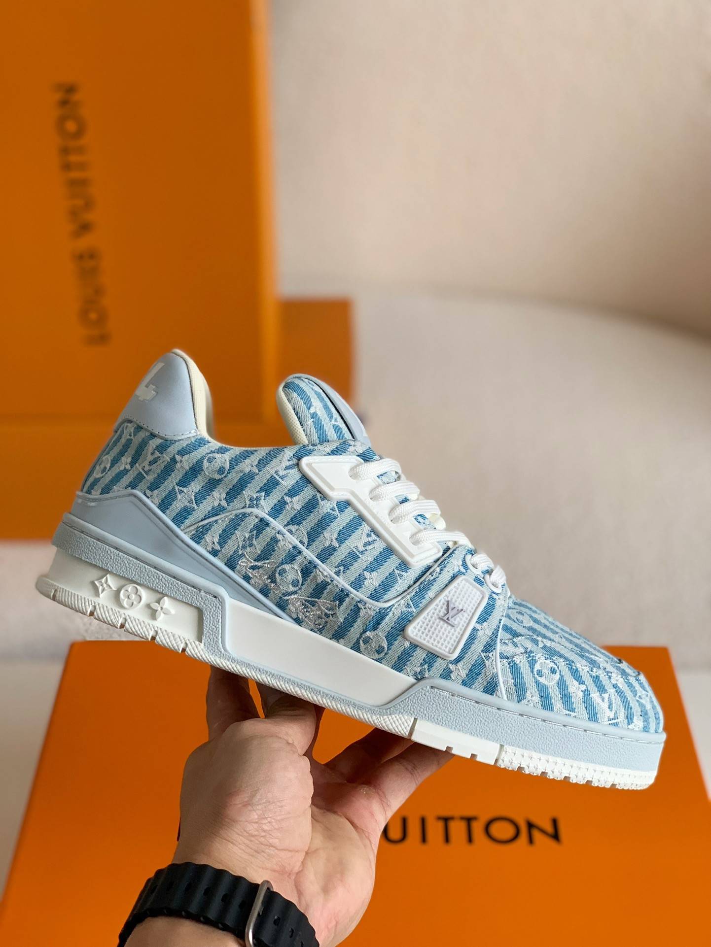 L*V TRAINER SNEAKERS