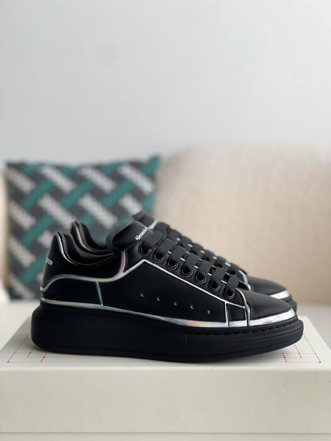 A1exa*der Mcqv*en MQ golden cowhide tail Air cushion bottom Sneakers