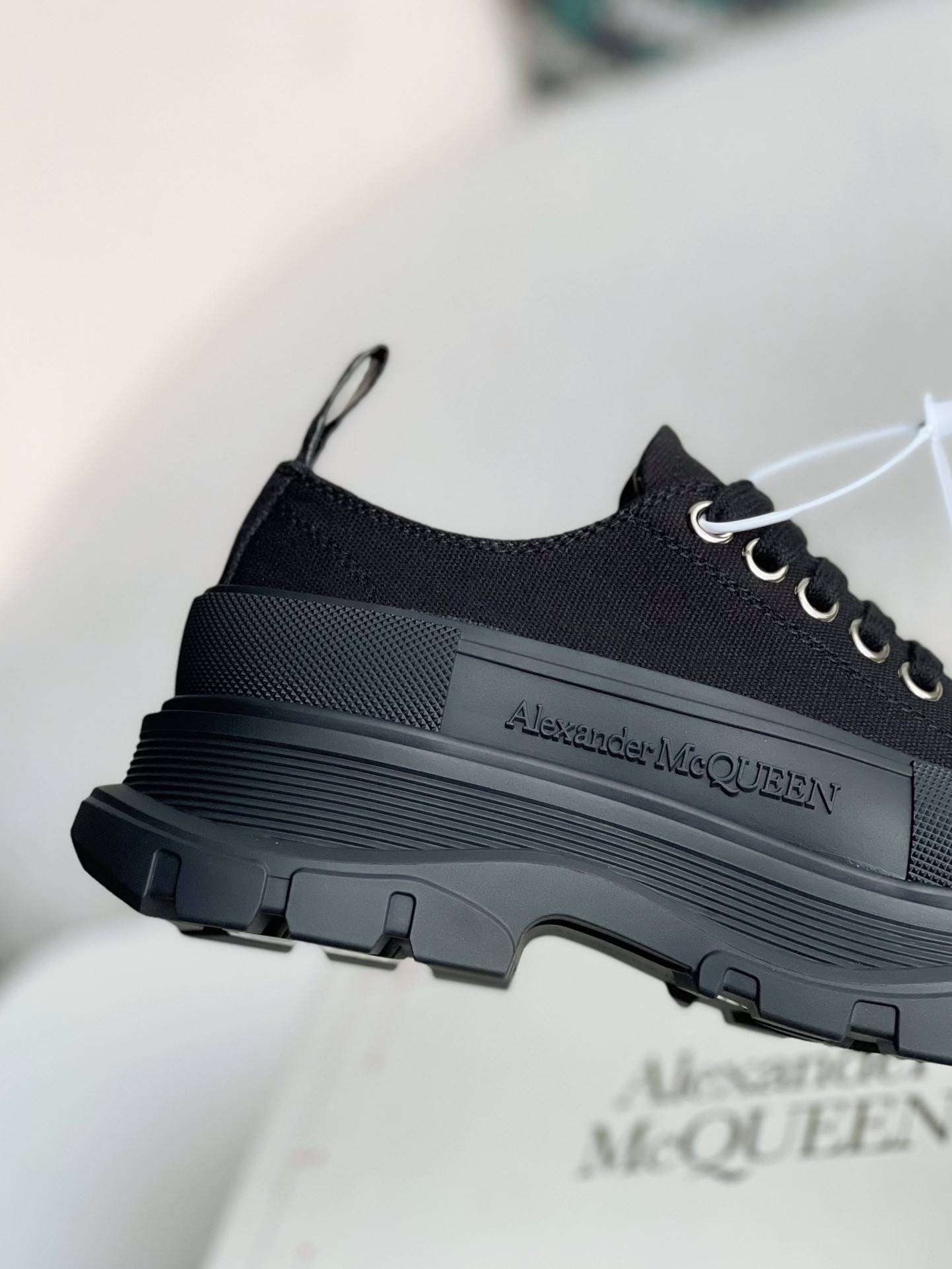 A1exa*der Mcqv*en  Sneakers