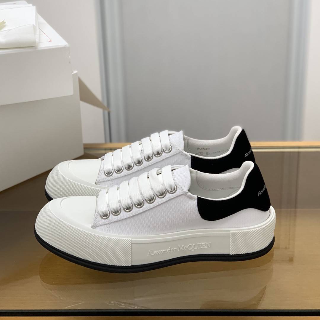 A1exa*der Mcqv*en MQ White/Black veL*Vet tail Sneakers