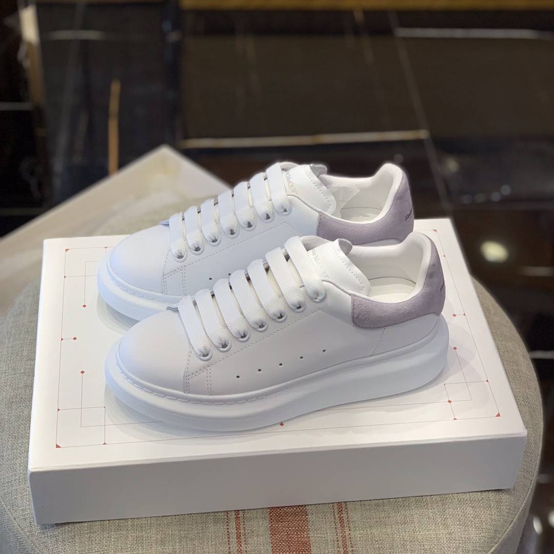 A1exa*der Mcqv*en MQ Light gray veL*Vet tail Sneakers