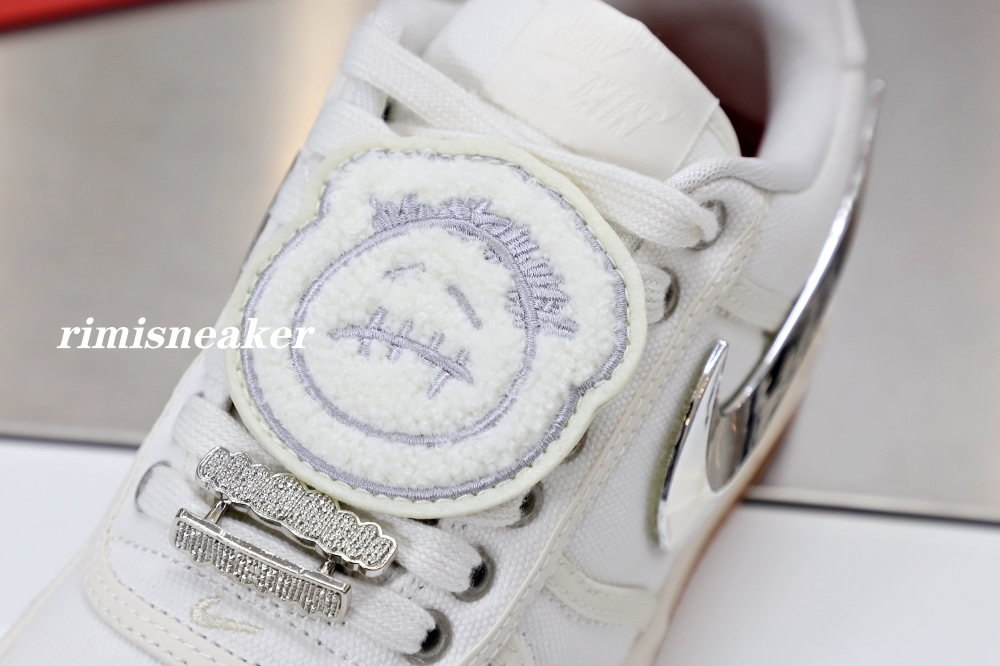 TRAVIS SCOTT X AIR FORCE 1 