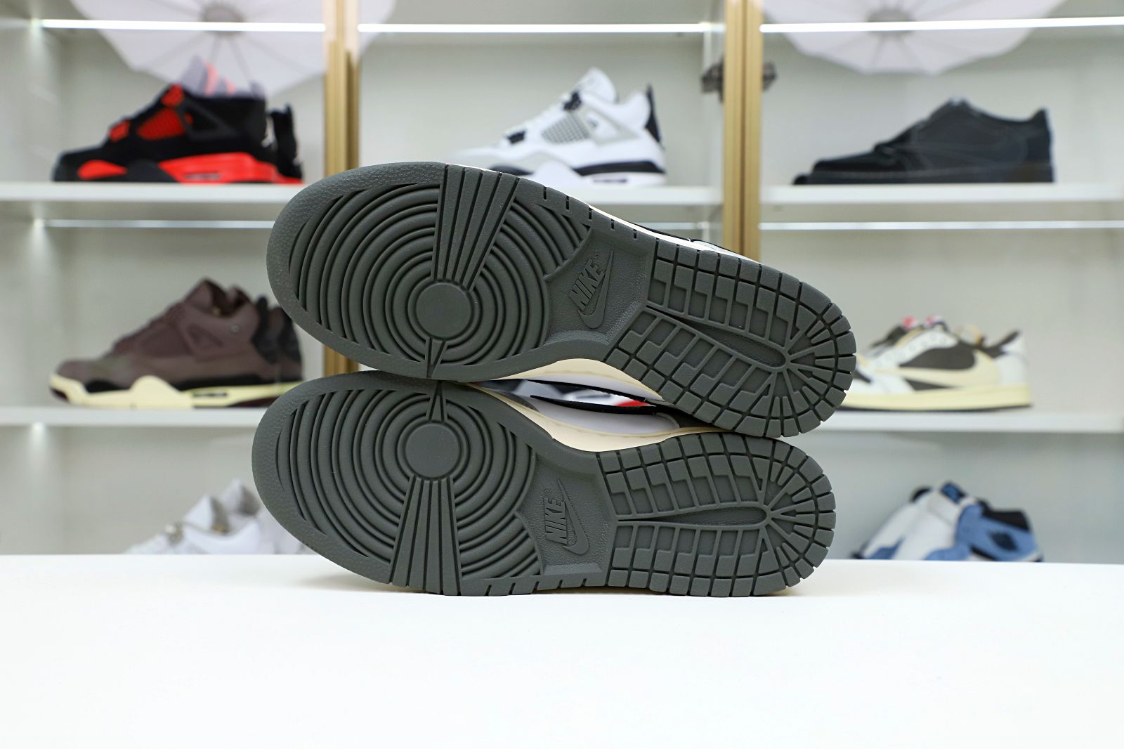 Nike Dunk Low  Light Smoke Grey