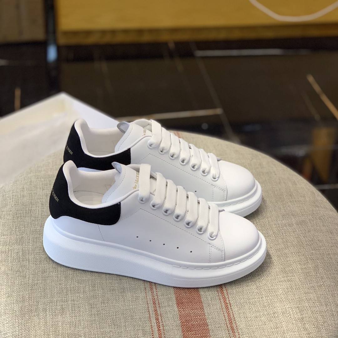 A1exa*der Mcqv*en MQ Black veL*Vet tail Sneakers