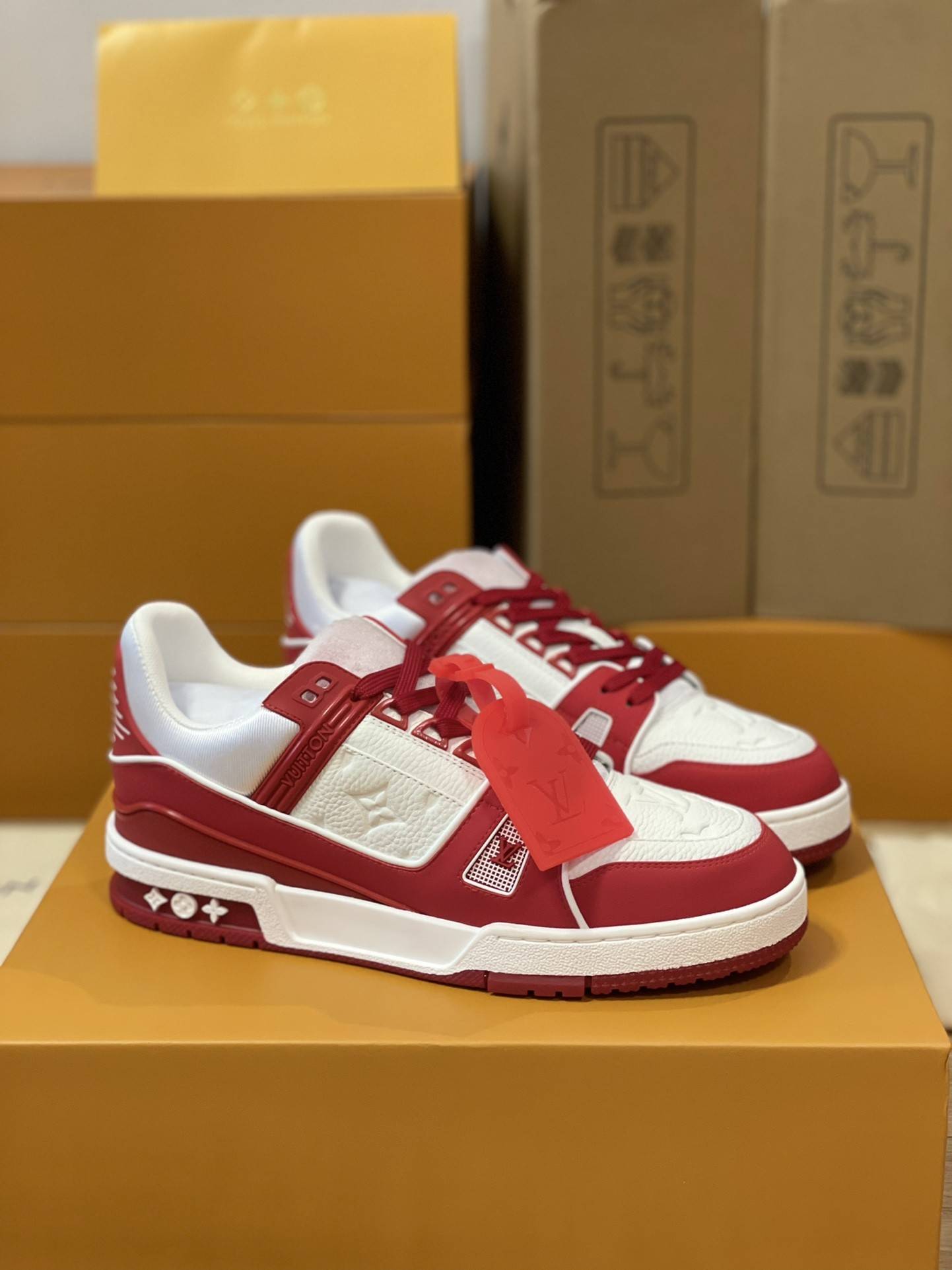 L*V TRAINER Sneakers