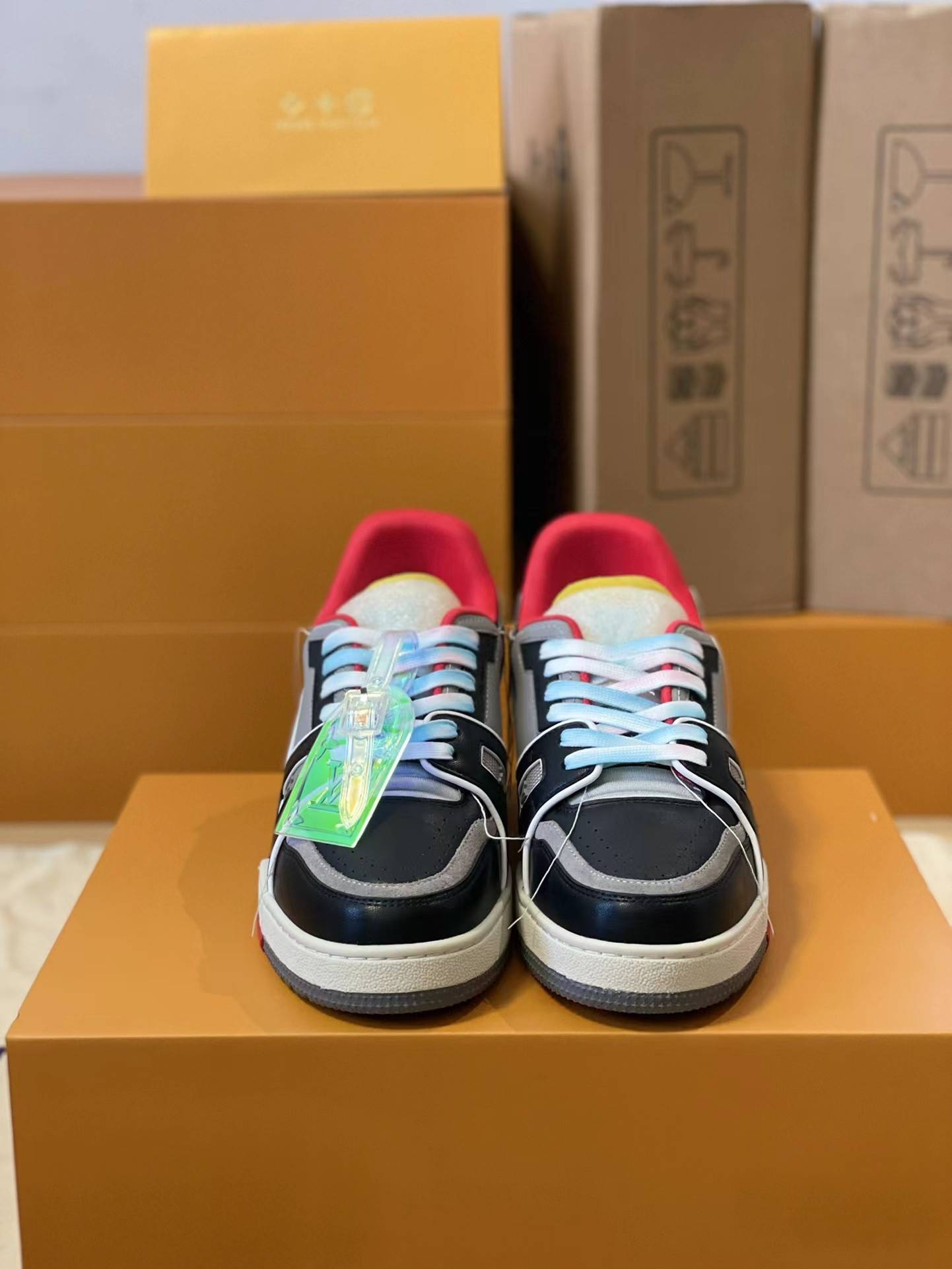 L*V TRAINER 1A9IQ5 Sneakers