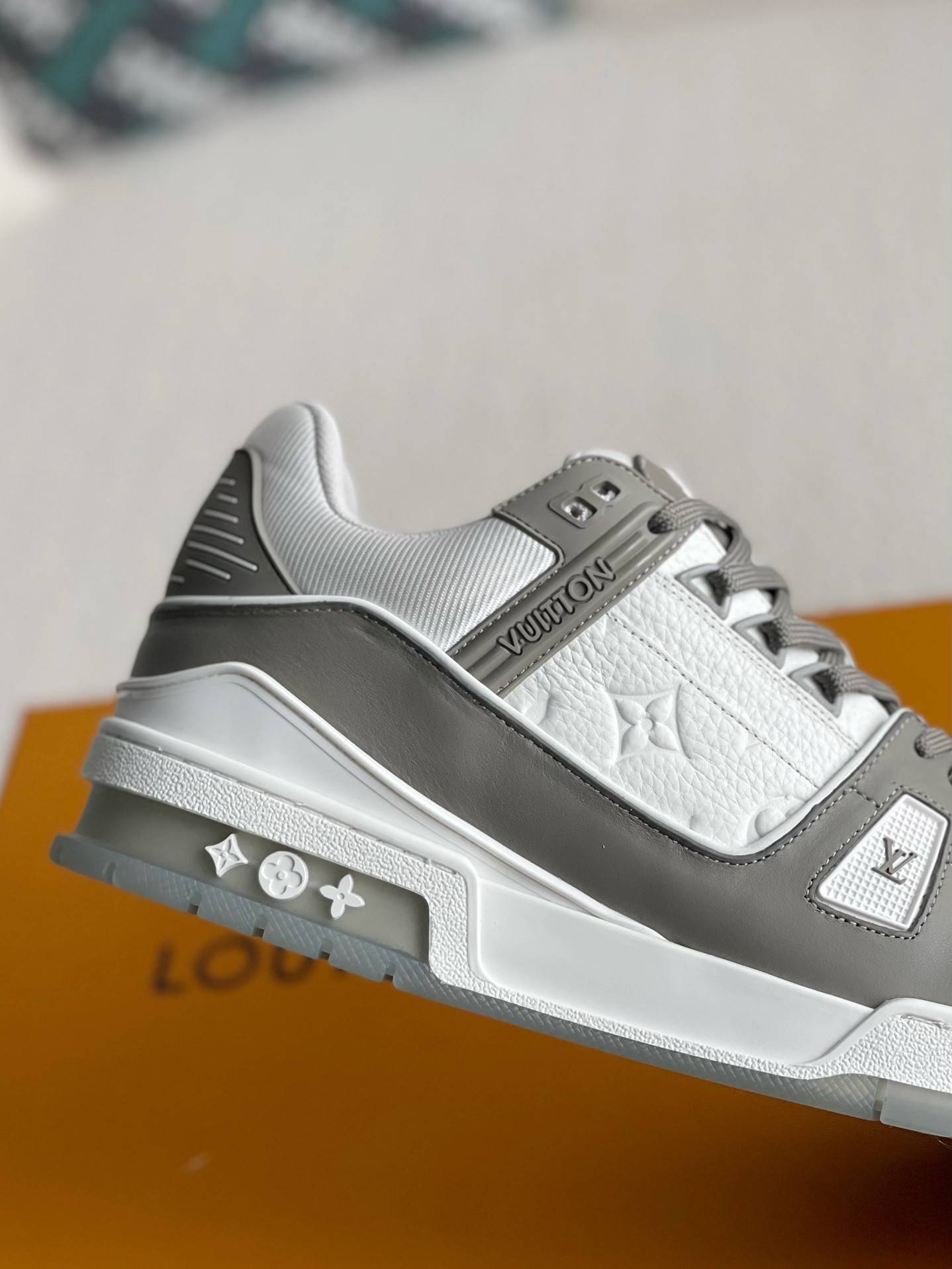 L*V TRAINER 1A8KB8 Sneakers