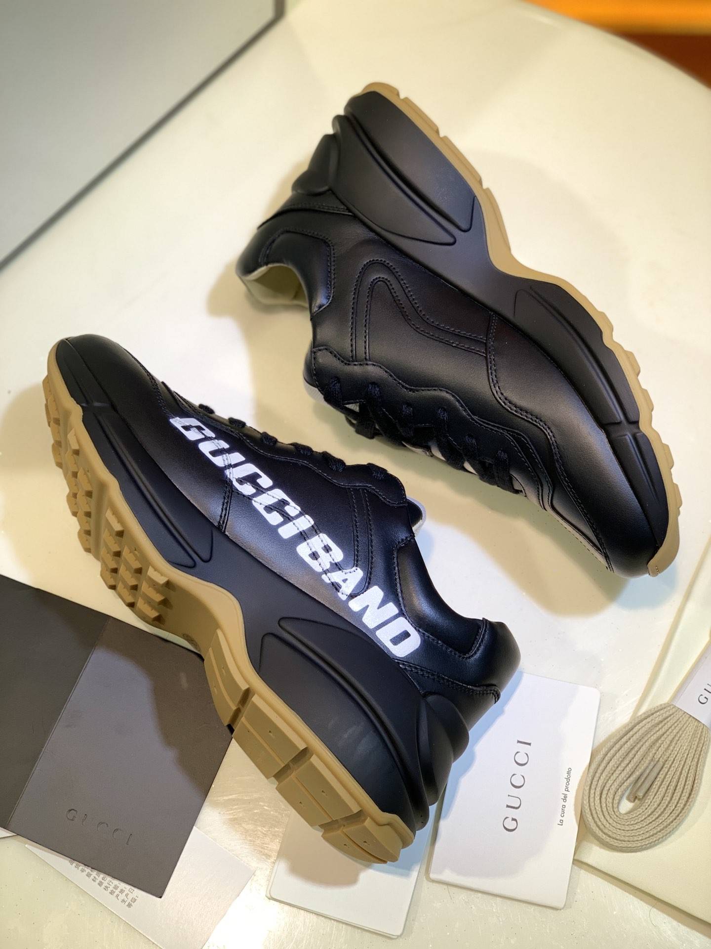 GU*IRetro Clunky Sneaker