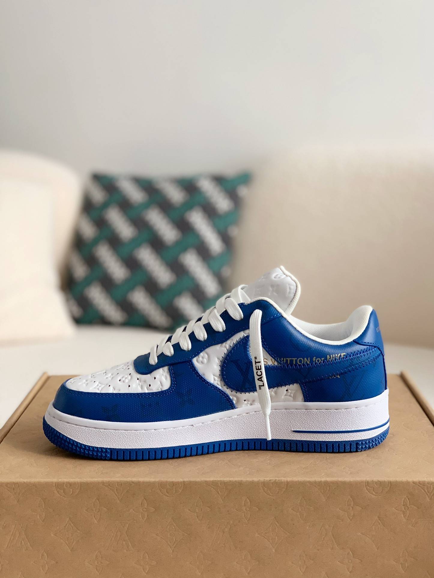 L*V × NIKE AIR FORCE 1 Sneaker
