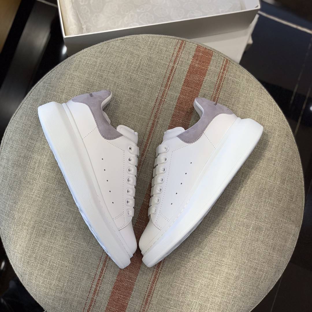 A1exa*der Mcqv*en MQ Light gray veL*Vet tail Sneakers