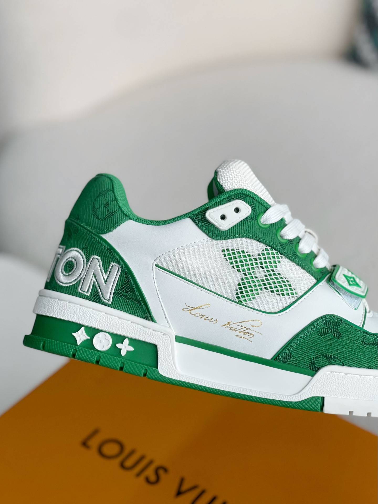 L*V TRAINER Sneakers