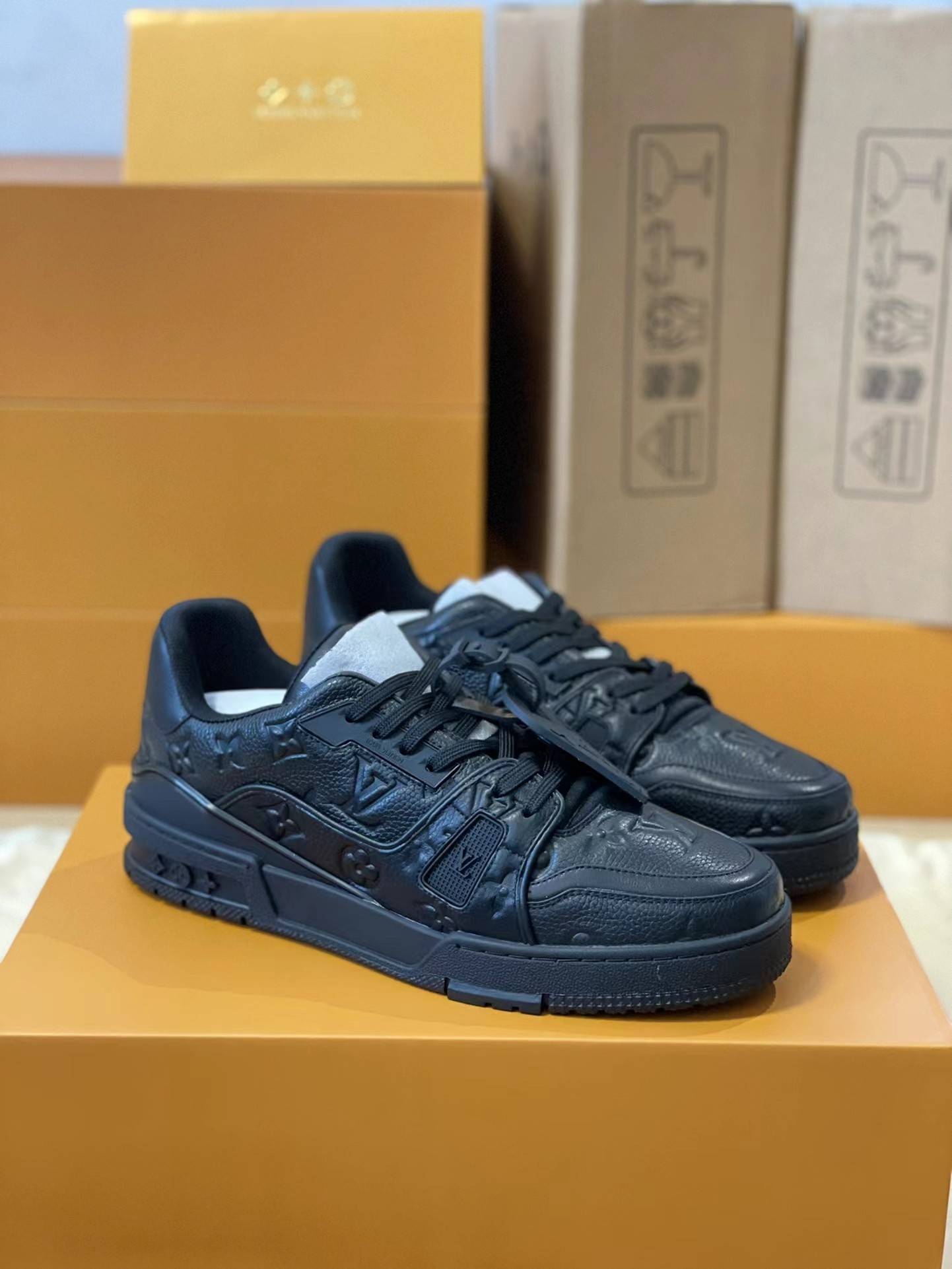 L*V TRAINER 1A9IQ5 Sneakers