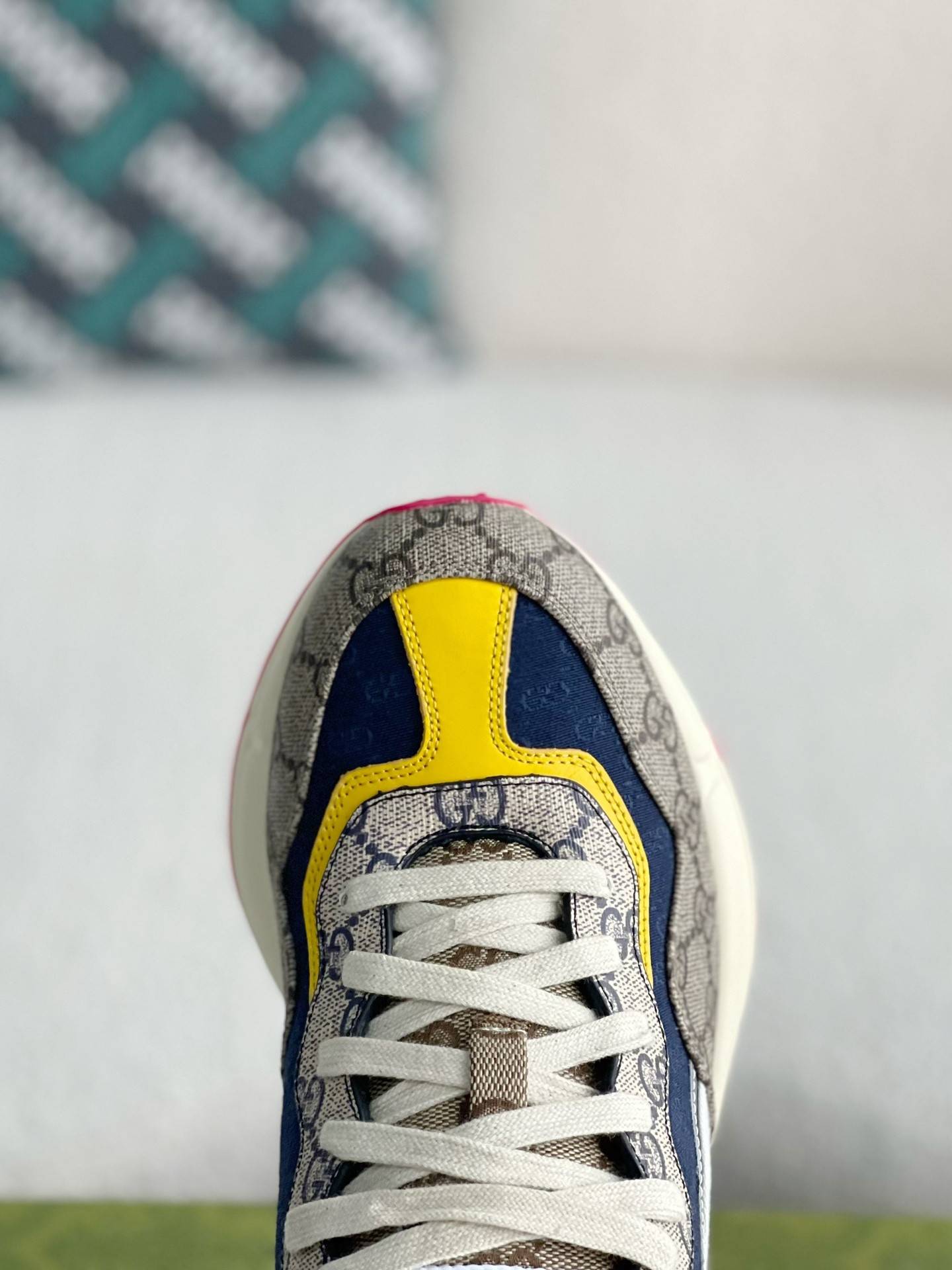 GU*IRetro Clunky Sneaker