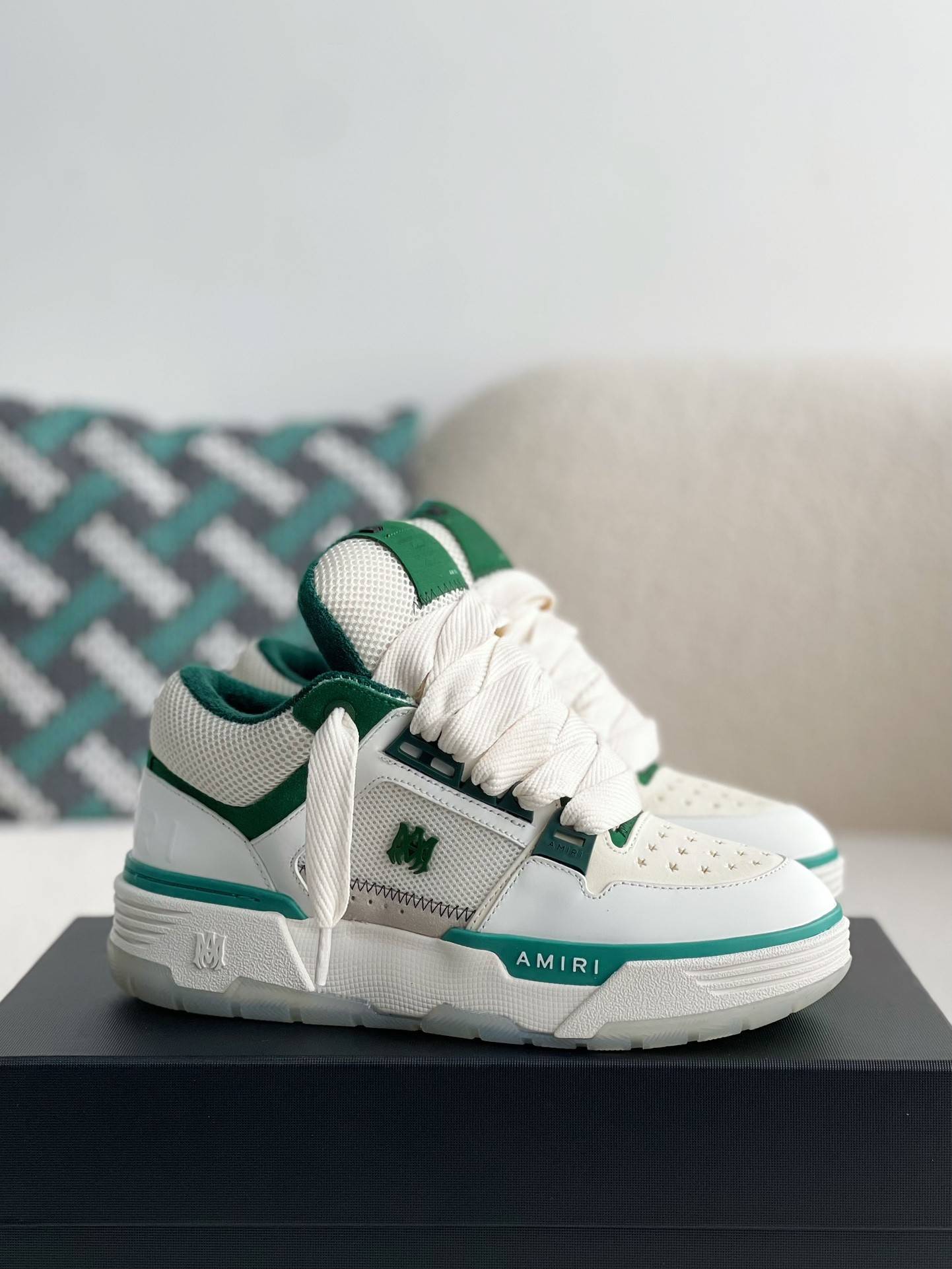 A*RI sneaker