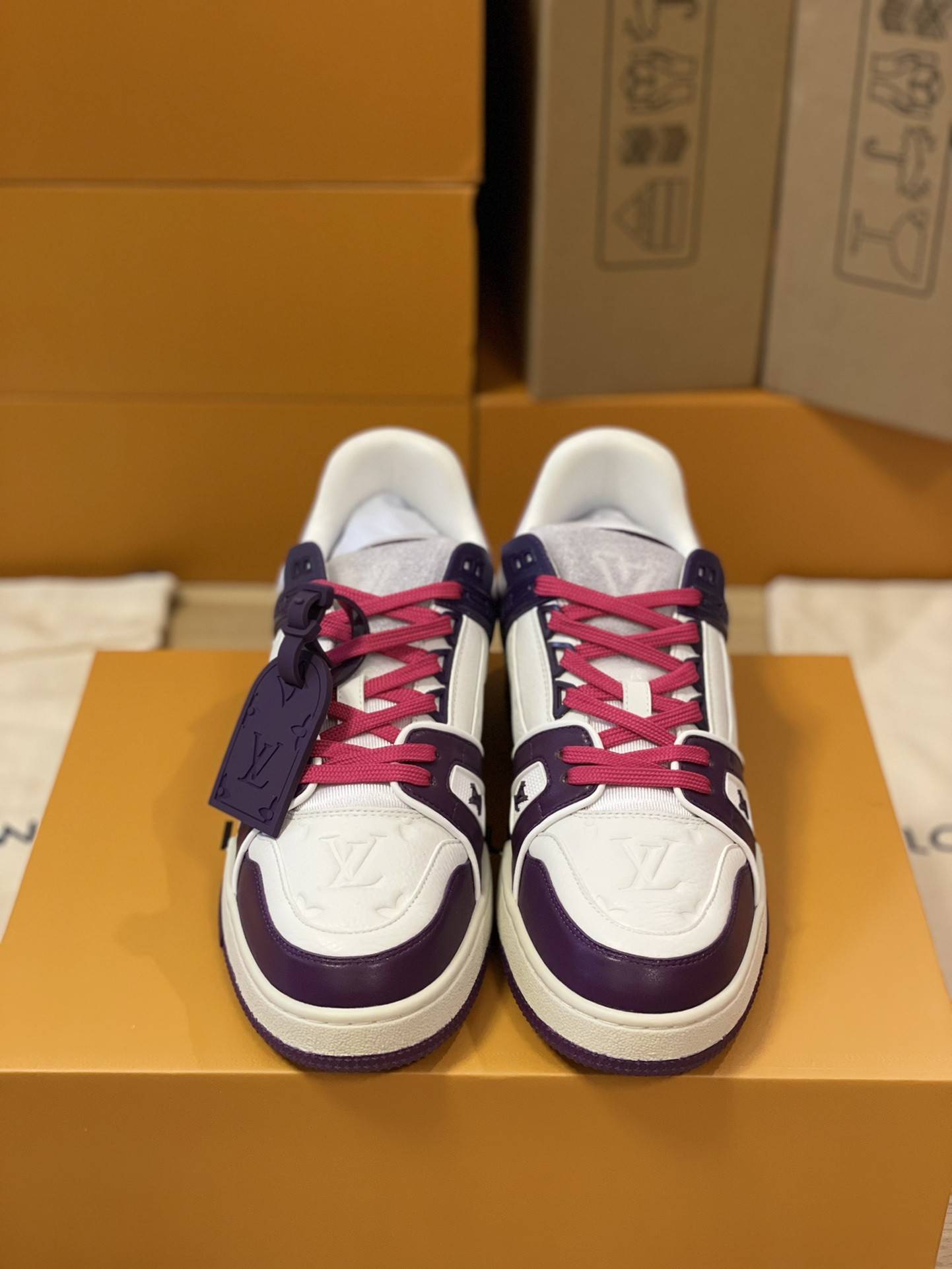 L*V TRAINER 1A5Q1C Sneakers