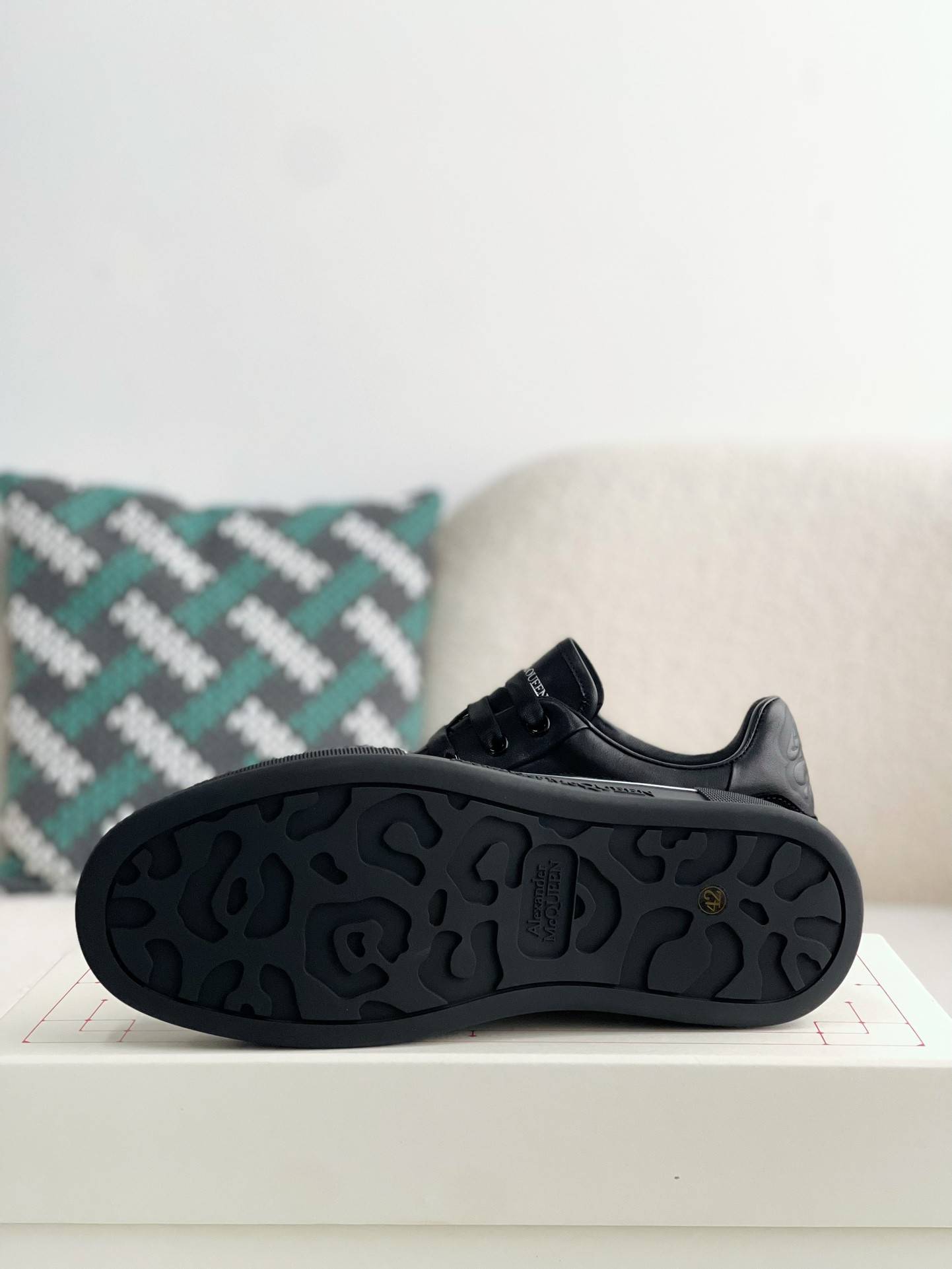 A1exa*der Mcqv*en  Sneakers