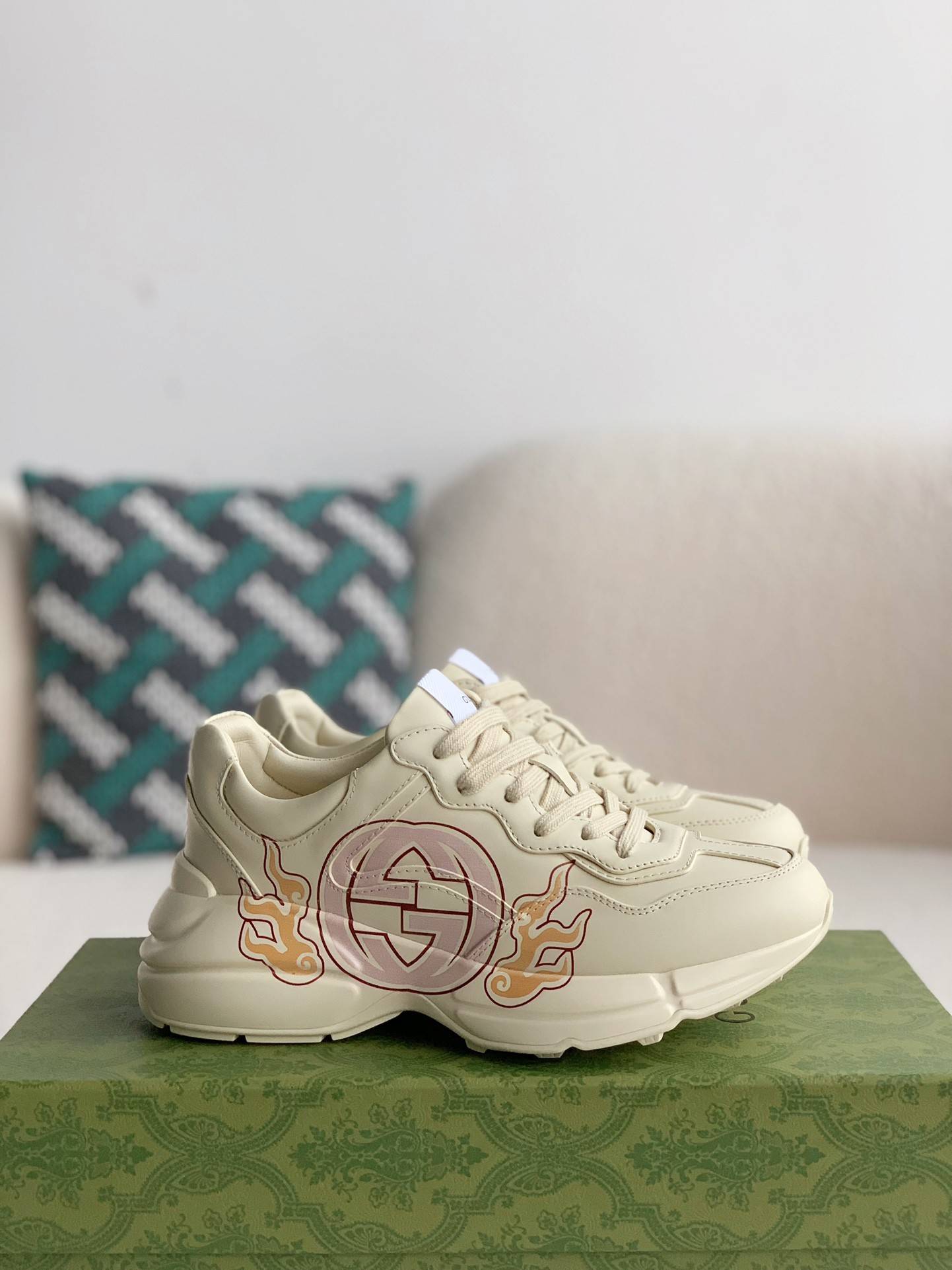 GU*IRetro Clunky Sneaker