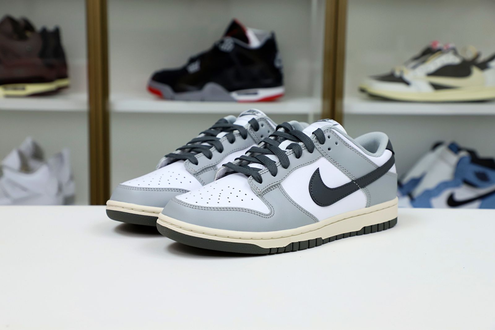 Nike Dunk Low  Light Smoke Grey