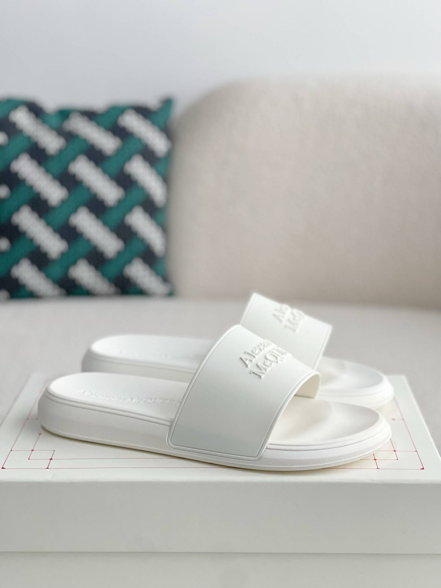 A1exa*der Mcqv*en Slippers