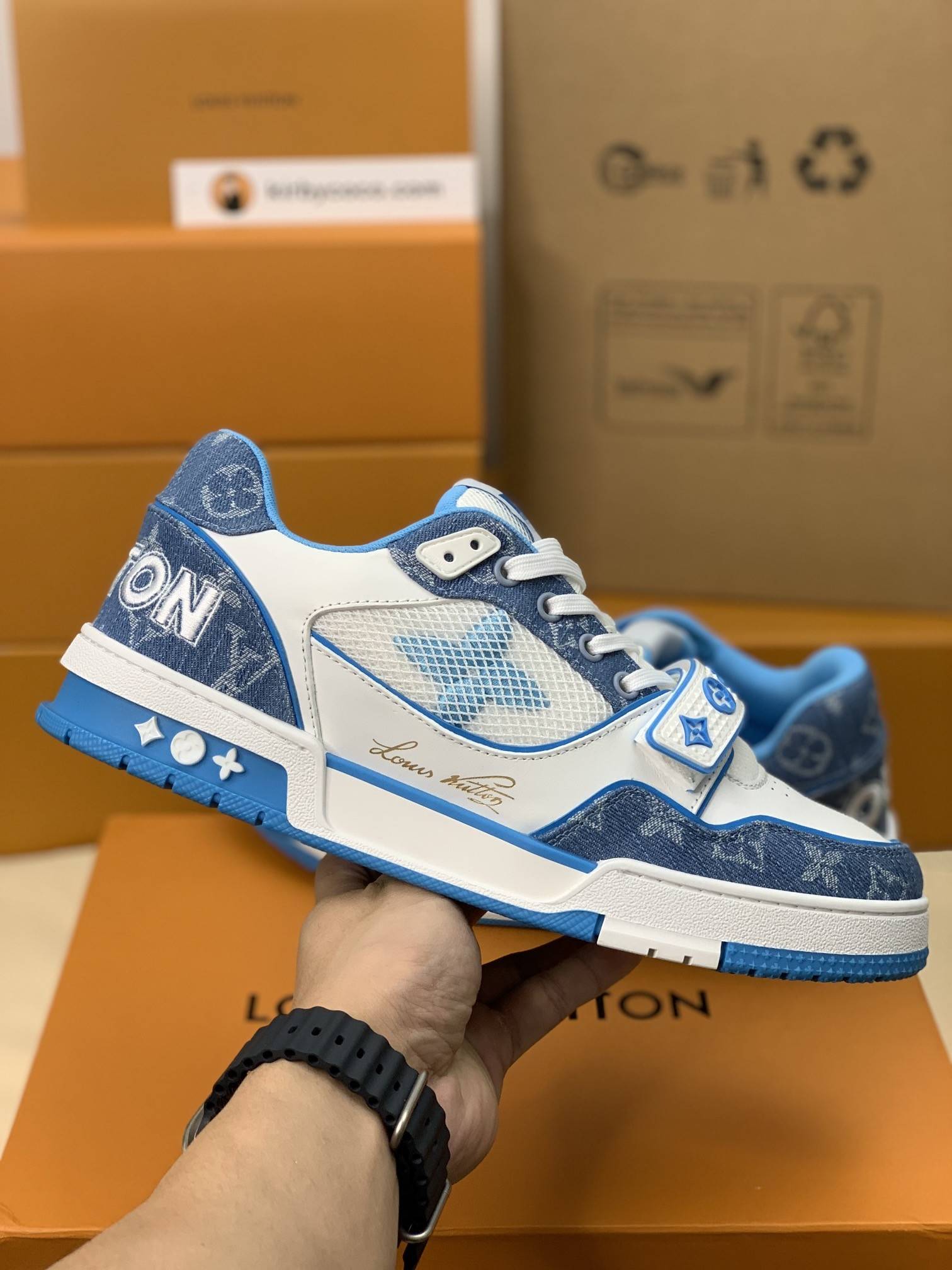 L*V TRAINER Sneakers