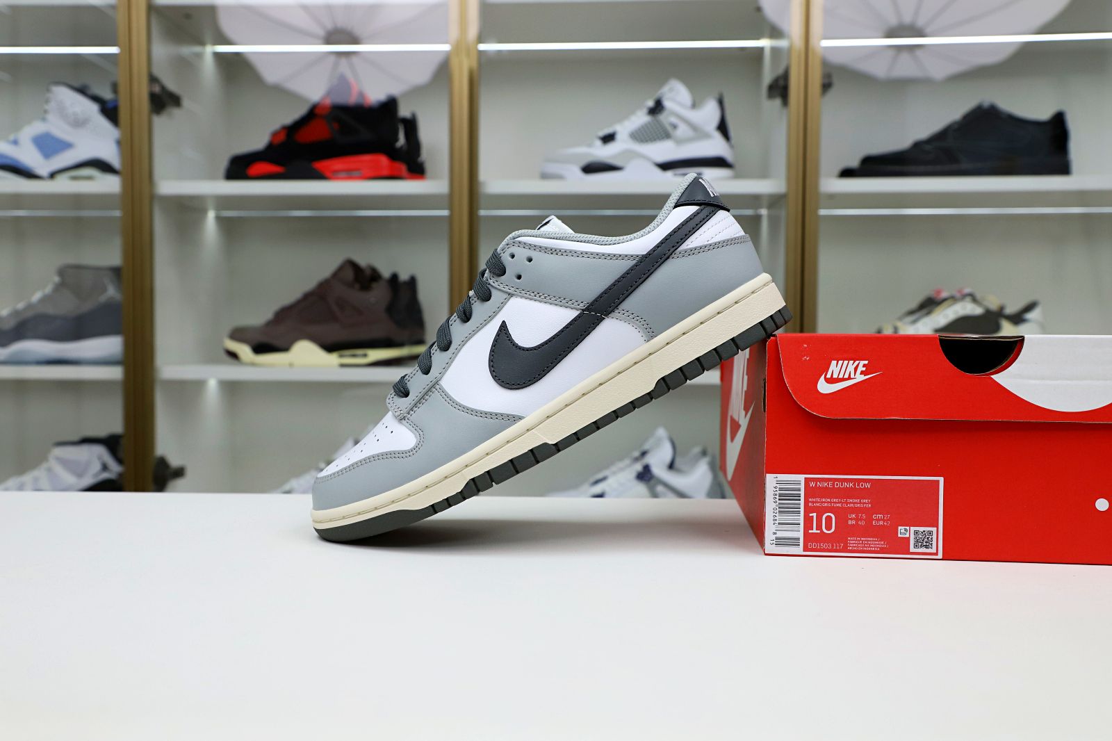 Nike Dunk Low  Light Smoke Grey
