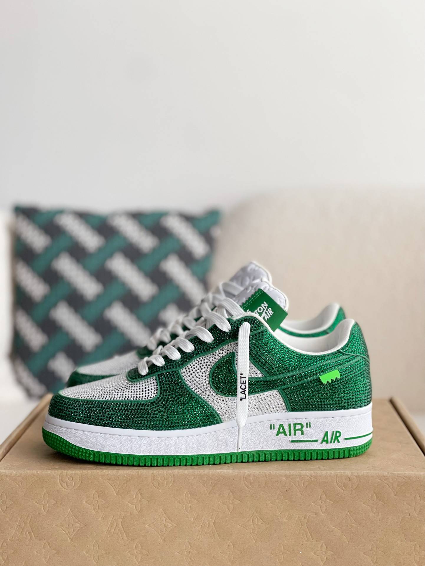 L*V × NIKE AIR FORCE 1 SNEAKER