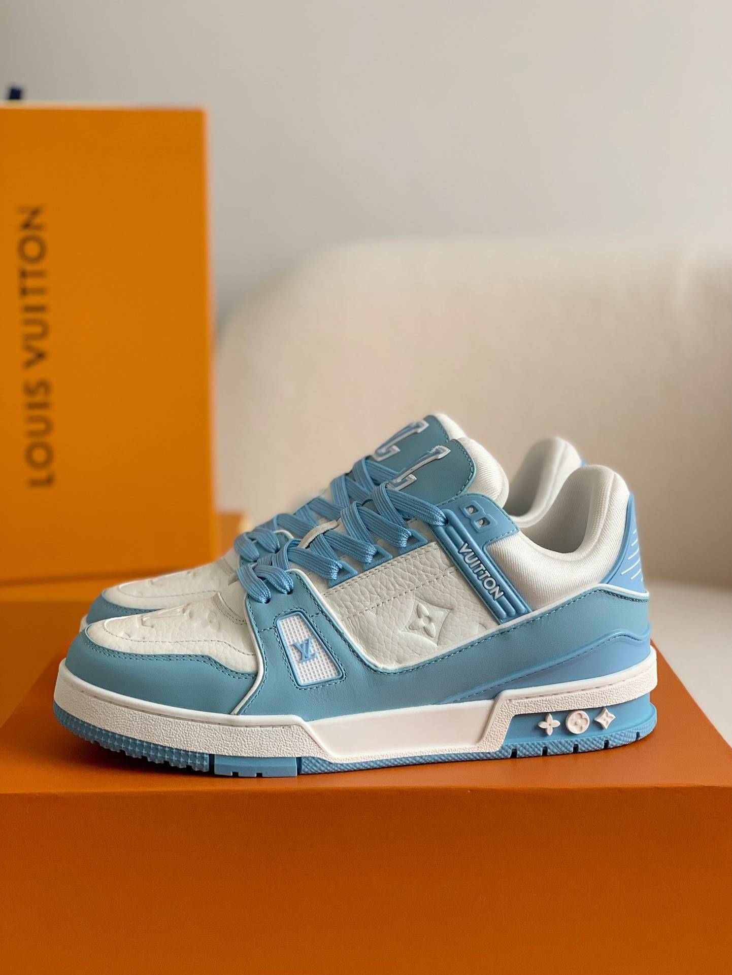 L*V TRAINER SNEAKERS