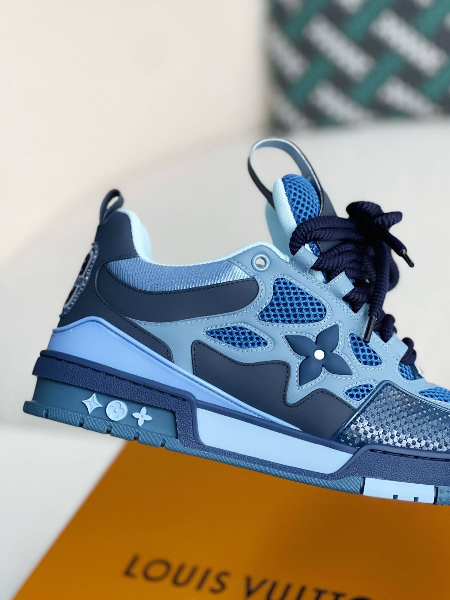 L*V RUNNER TATIC sneakers