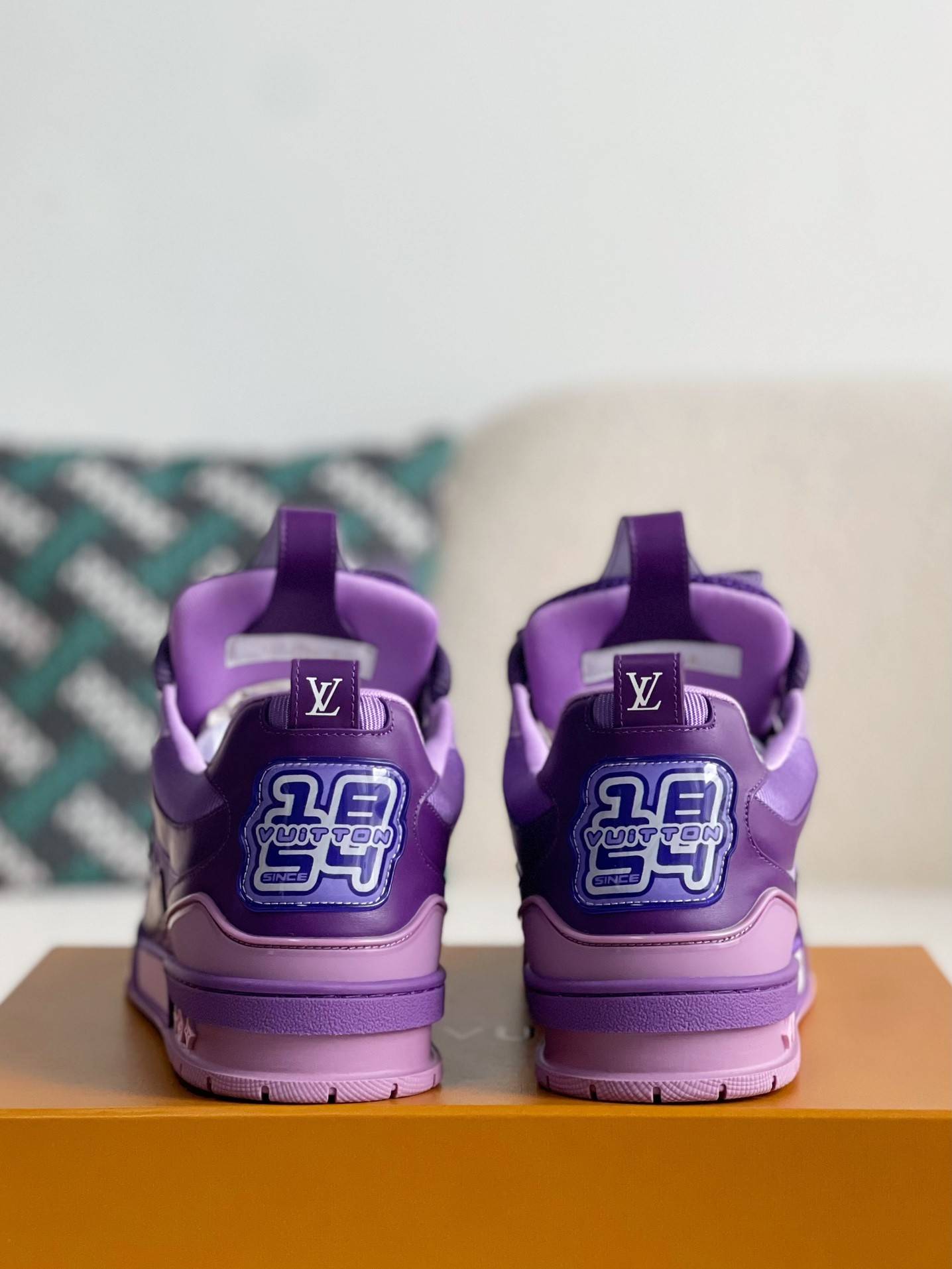 L*V RUNNER TATIC sneakers